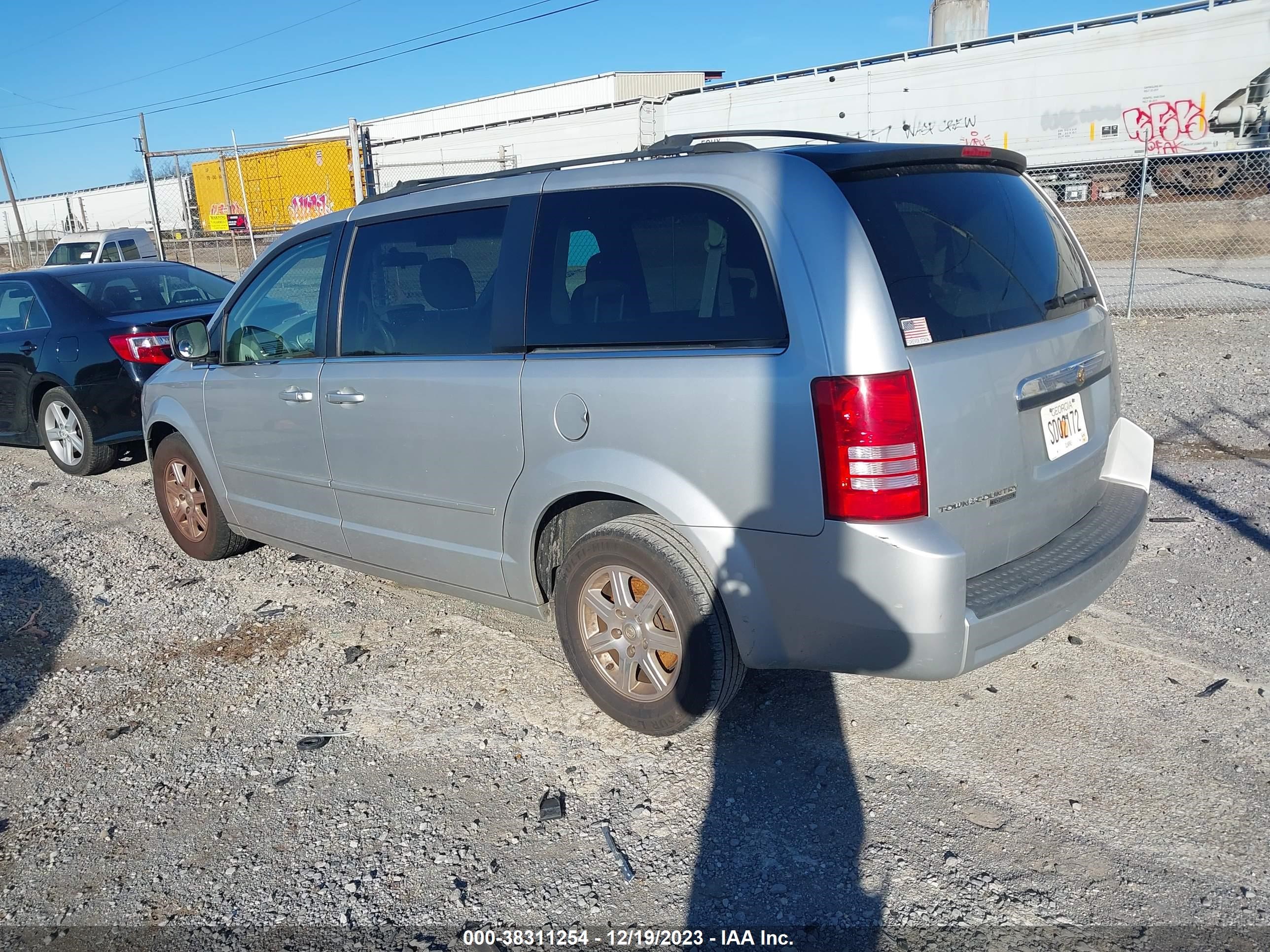 Photo 2 VIN: 2A8HR54P38R687949 - CHRYSLER TOWN & COUNTRY 