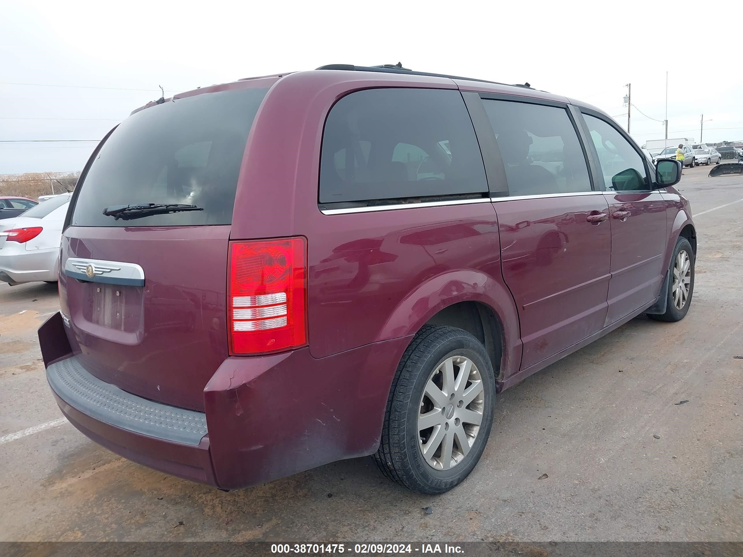 Photo 3 VIN: 2A8HR54P38R801397 - CHRYSLER TOWN & COUNTRY 