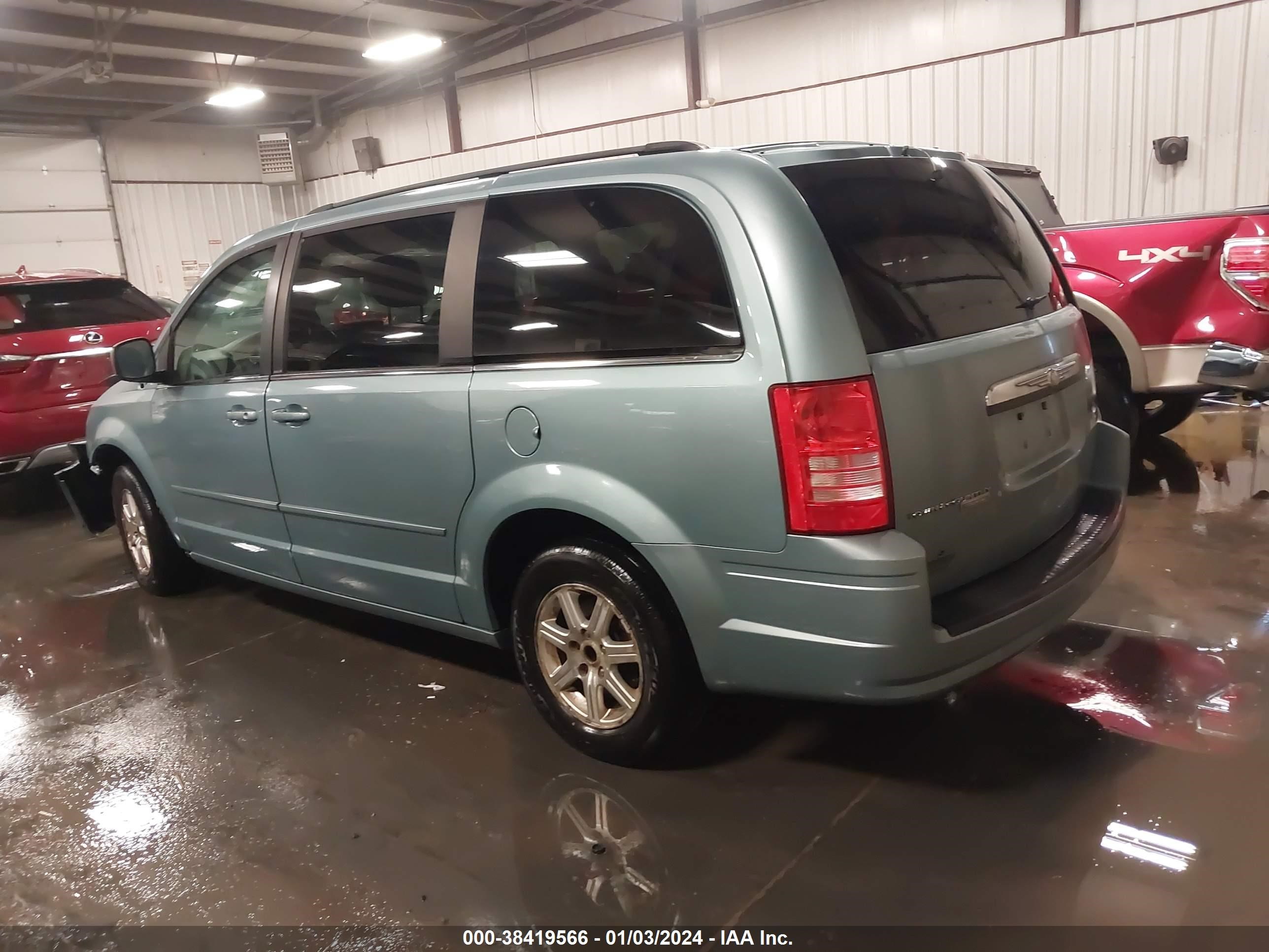 Photo 2 VIN: 2A8HR54P48R116552 - CHRYSLER TOWN & COUNTRY 