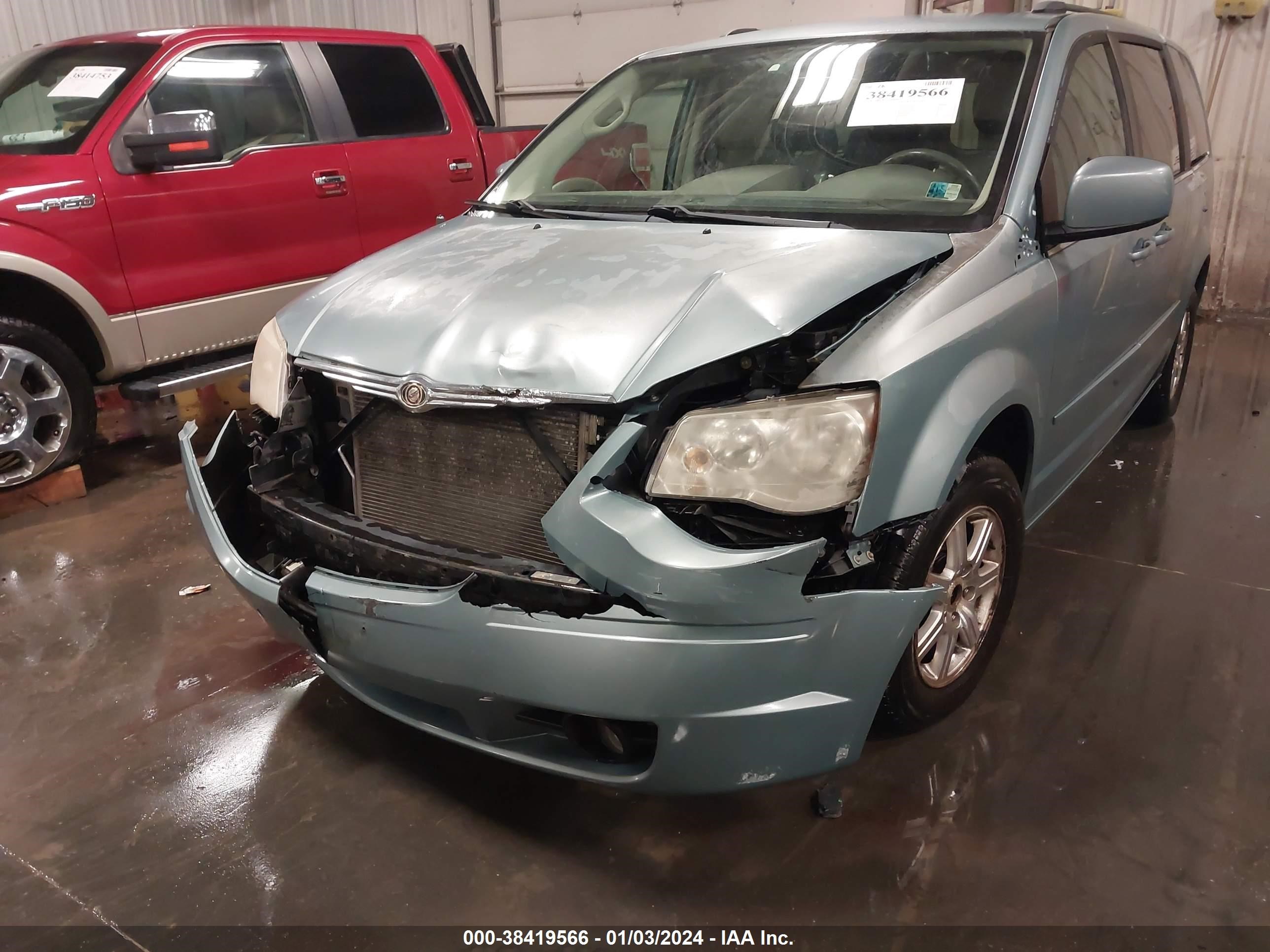 Photo 5 VIN: 2A8HR54P48R116552 - CHRYSLER TOWN & COUNTRY 