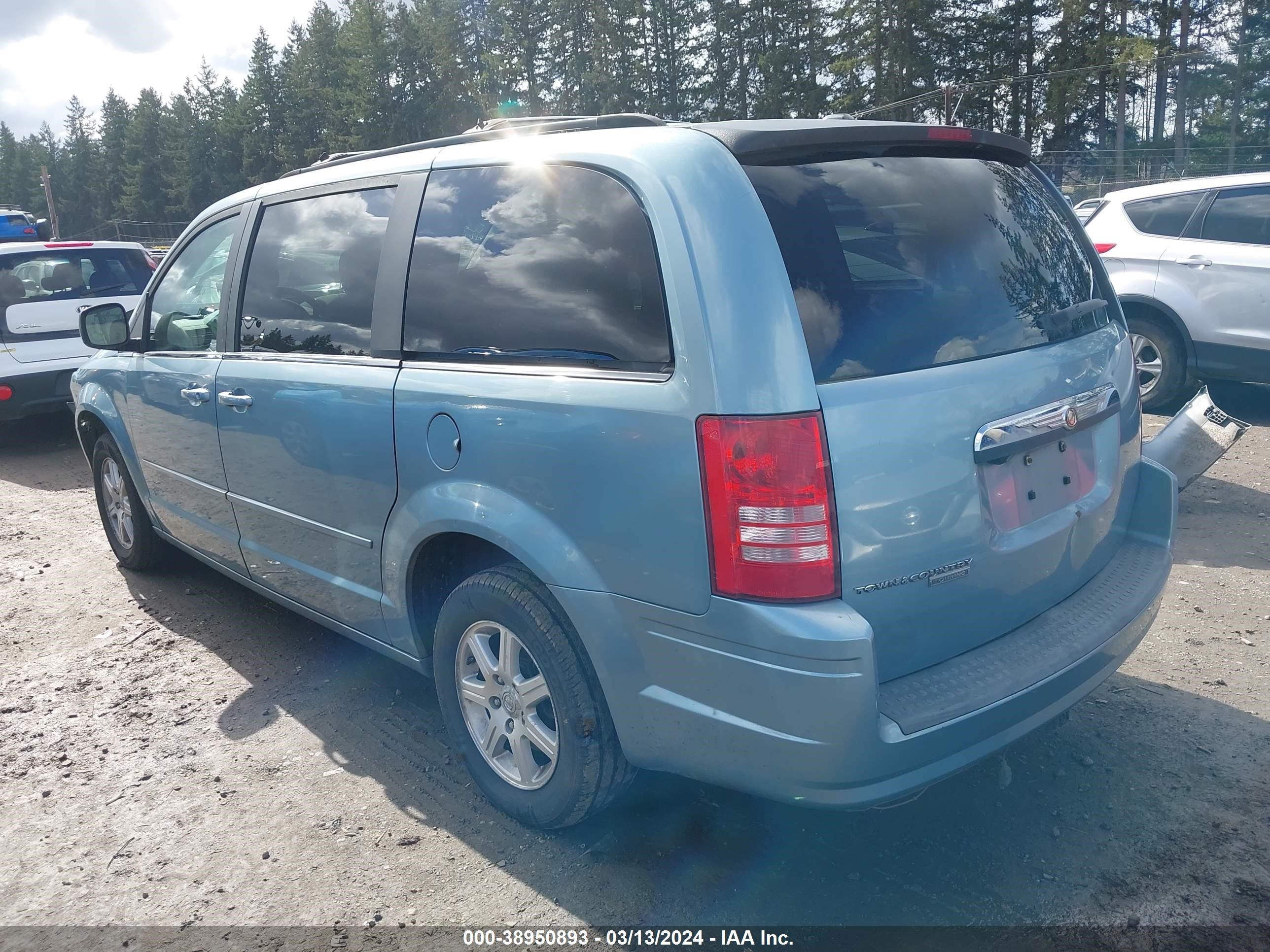 Photo 2 VIN: 2A8HR54P48R626495 - CHRYSLER TOWN & COUNTRY 