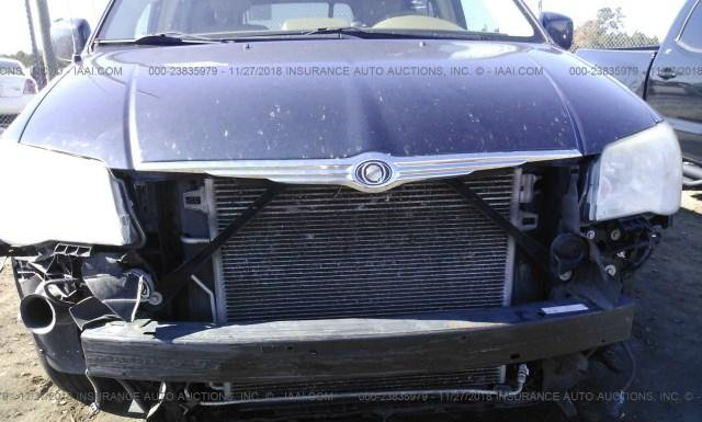 Photo 5 VIN: 2A8HR54P48R636590 - CHRYSLER TOWN AND COUNTRY 