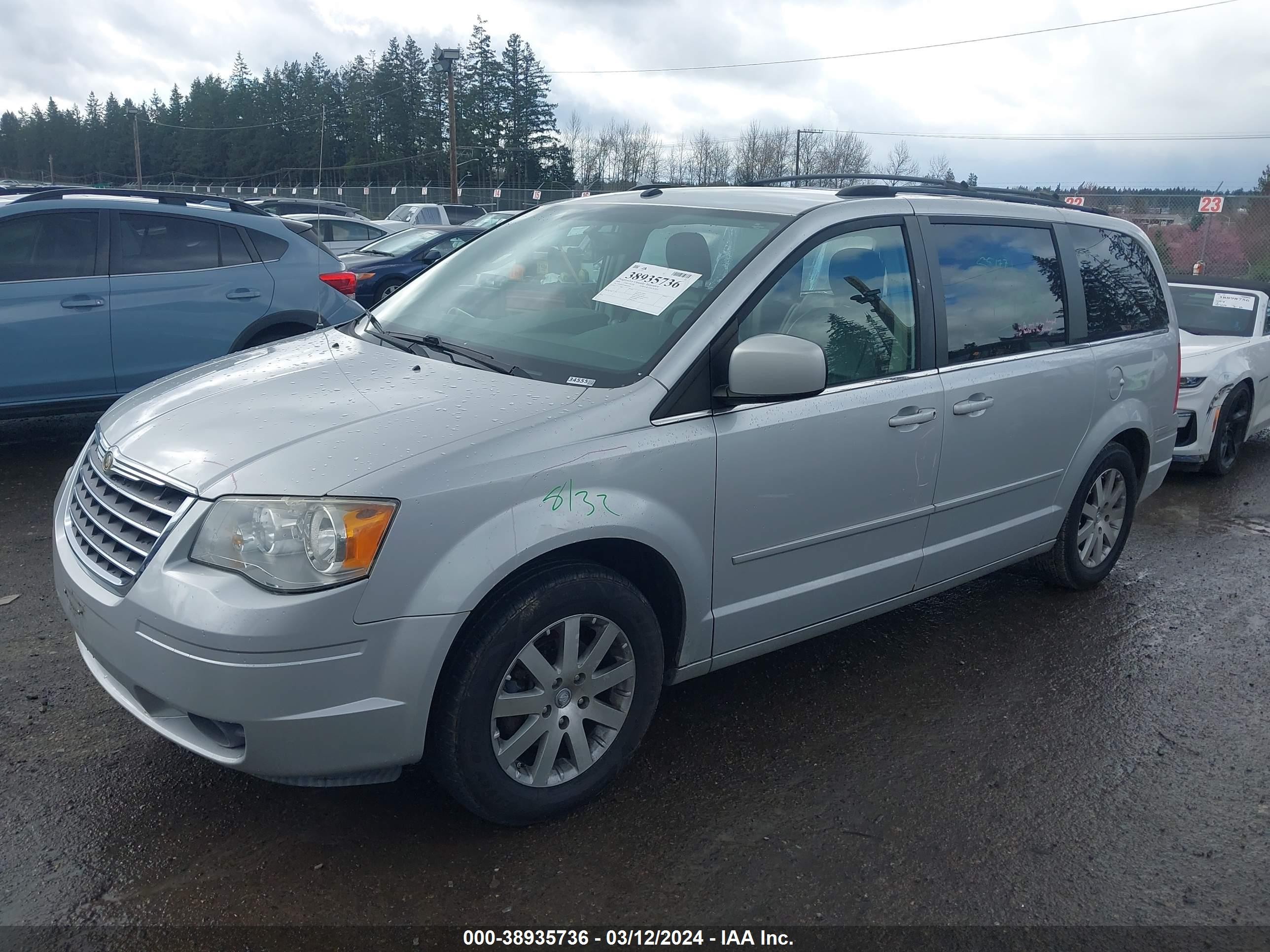 Photo 1 VIN: 2A8HR54P48R684526 - CHRYSLER TOWN & COUNTRY 