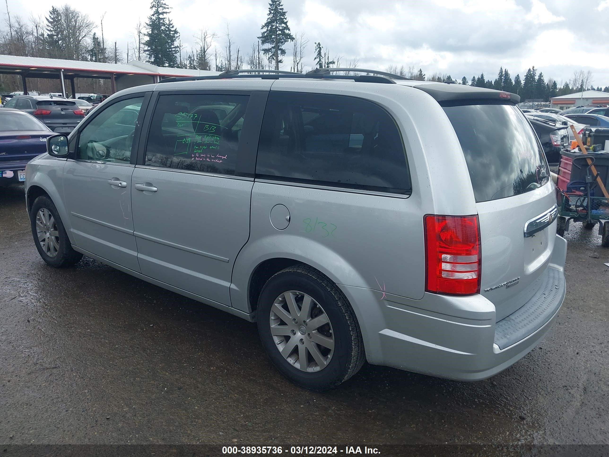 Photo 2 VIN: 2A8HR54P48R684526 - CHRYSLER TOWN & COUNTRY 