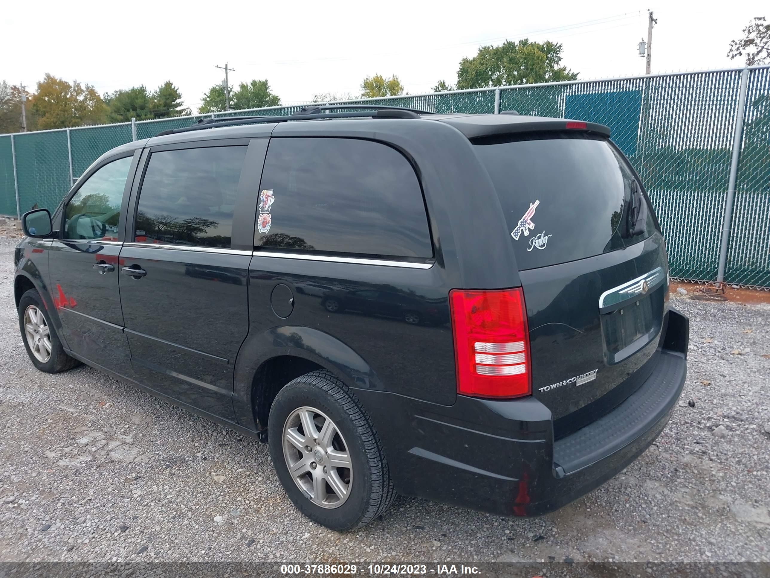 Photo 2 VIN: 2A8HR54P48R694683 - CHRYSLER TOWN & COUNTRY 