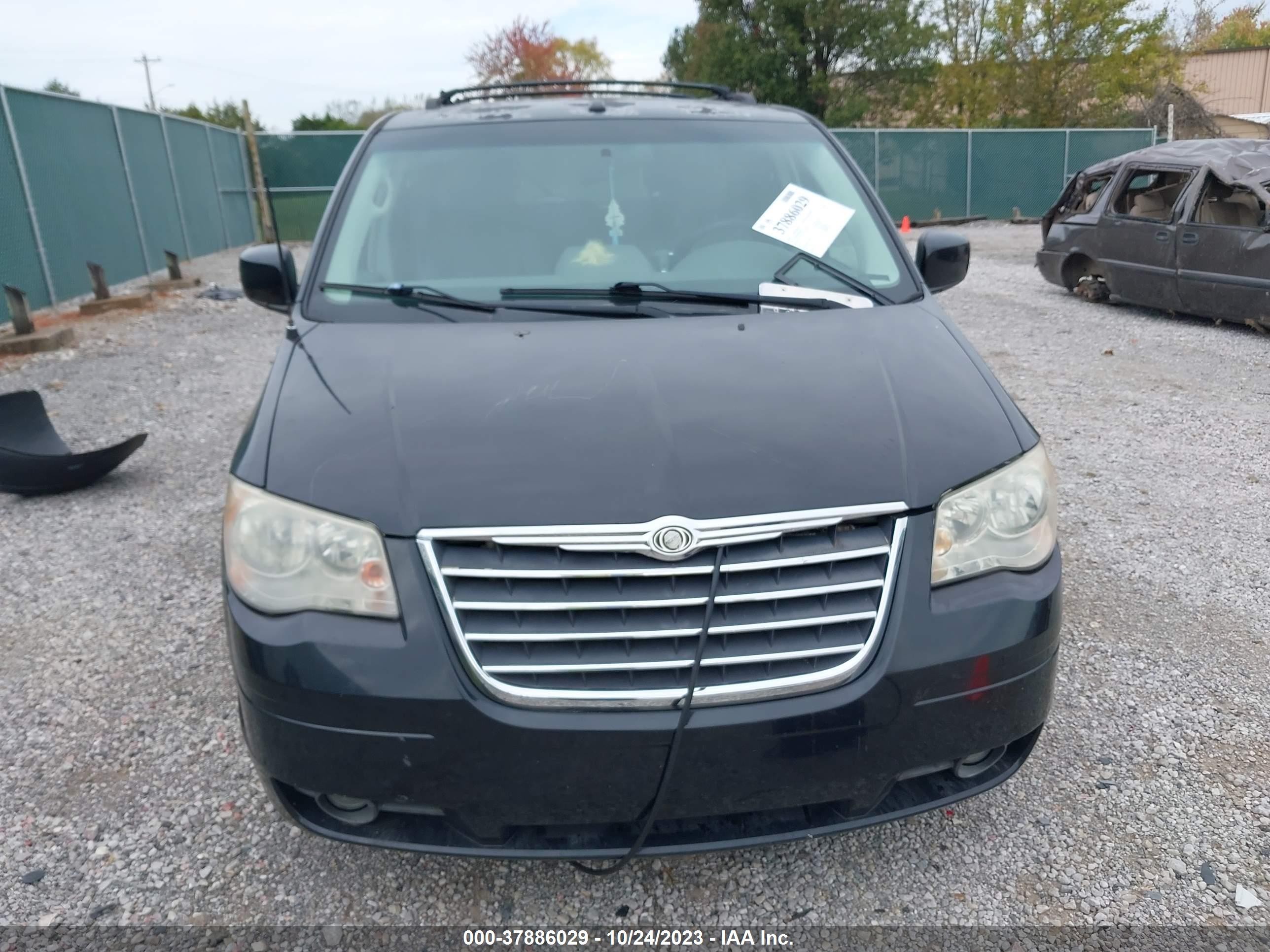 Photo 5 VIN: 2A8HR54P48R694683 - CHRYSLER TOWN & COUNTRY 