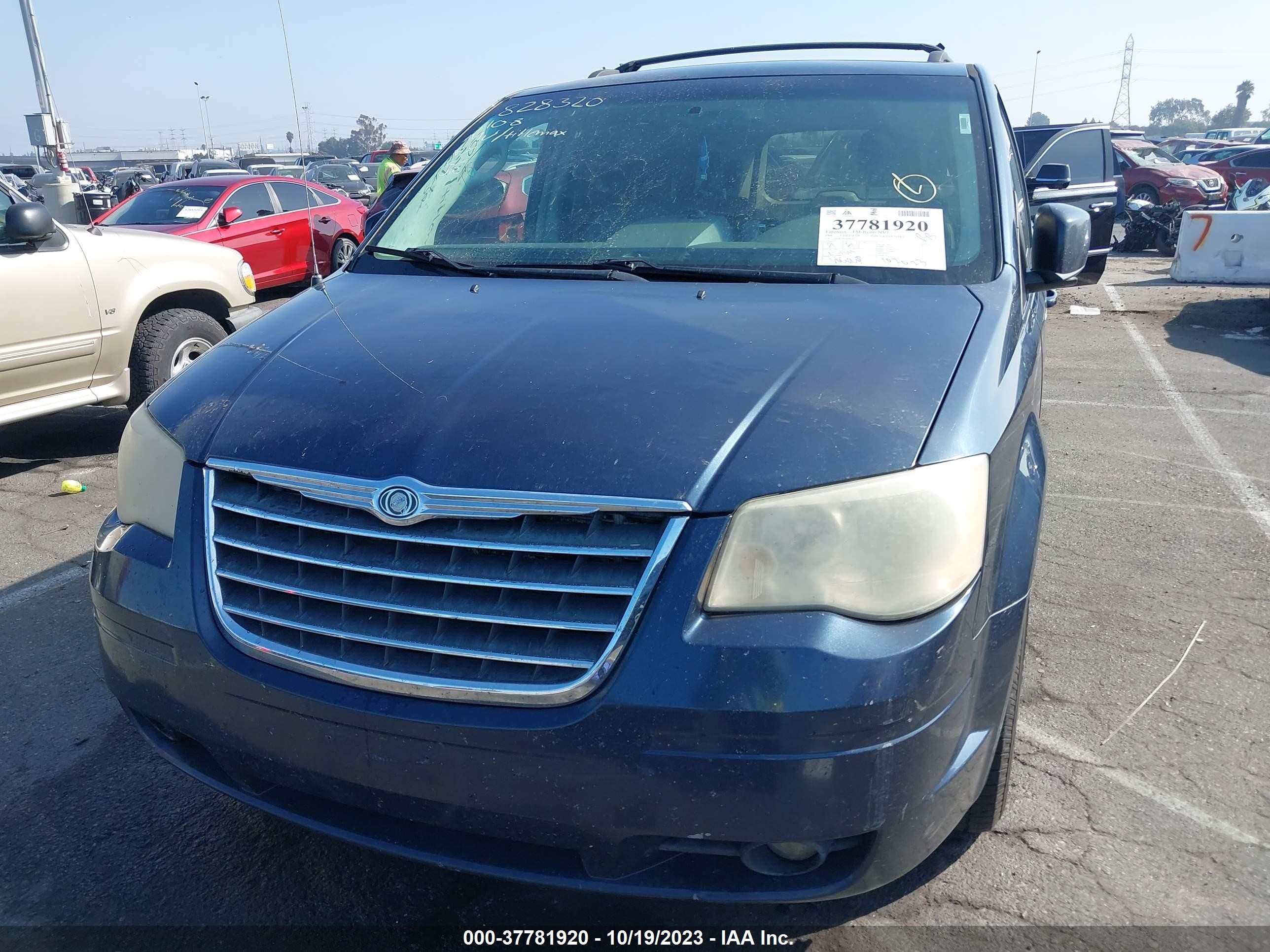 Photo 5 VIN: 2A8HR54P48R828320 - CHRYSLER TOWN & COUNTRY 