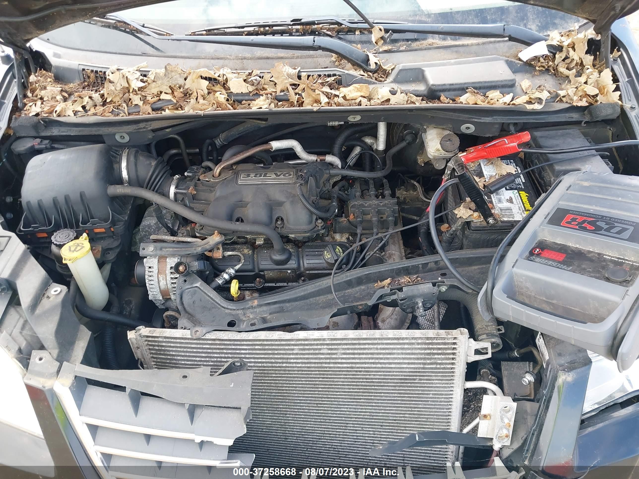 Photo 10 VIN: 2A8HR54P58R128175 - CHRYSLER TOWN & COUNTRY 