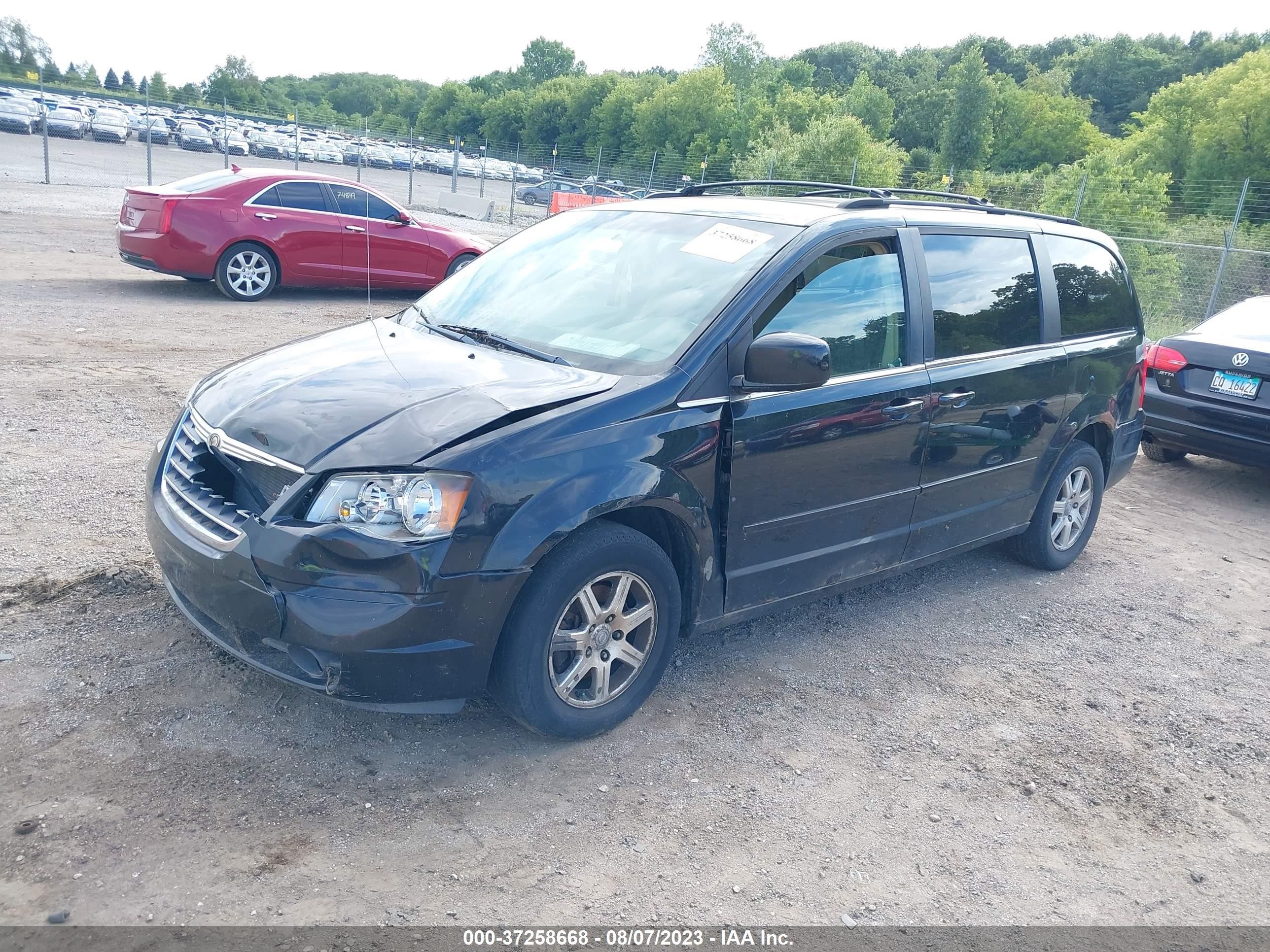 Photo 2 VIN: 2A8HR54P58R128175 - CHRYSLER TOWN & COUNTRY 