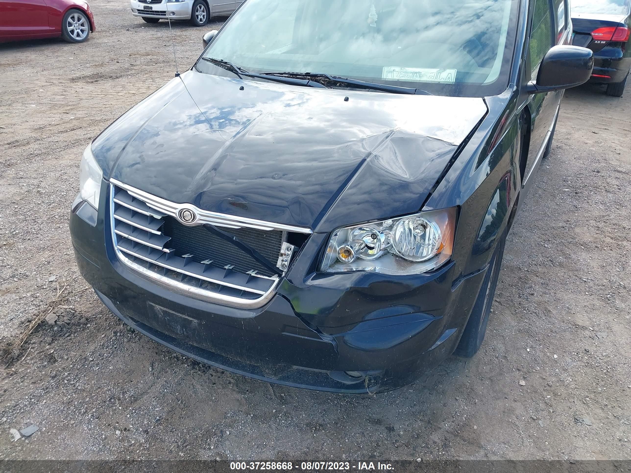 Photo 6 VIN: 2A8HR54P58R128175 - CHRYSLER TOWN & COUNTRY 