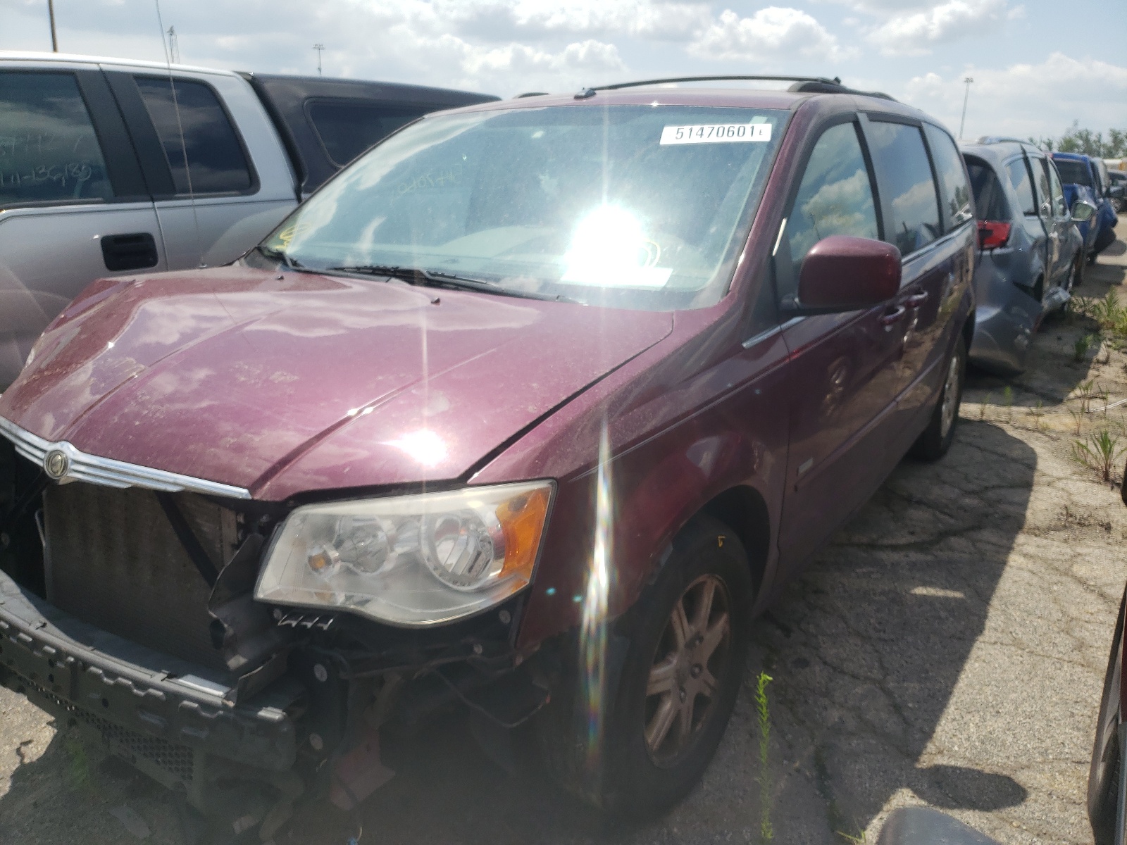 Photo 1 VIN: 2A8HR54P58R714200 - CHRYSLER TOWN & COUNTRY 