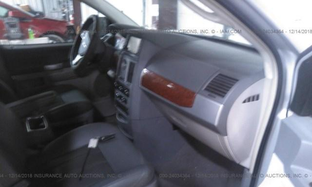 Photo 4 VIN: 2A8HR54P58R783033 - CHRYSLER TOWN AND COUNTRY 