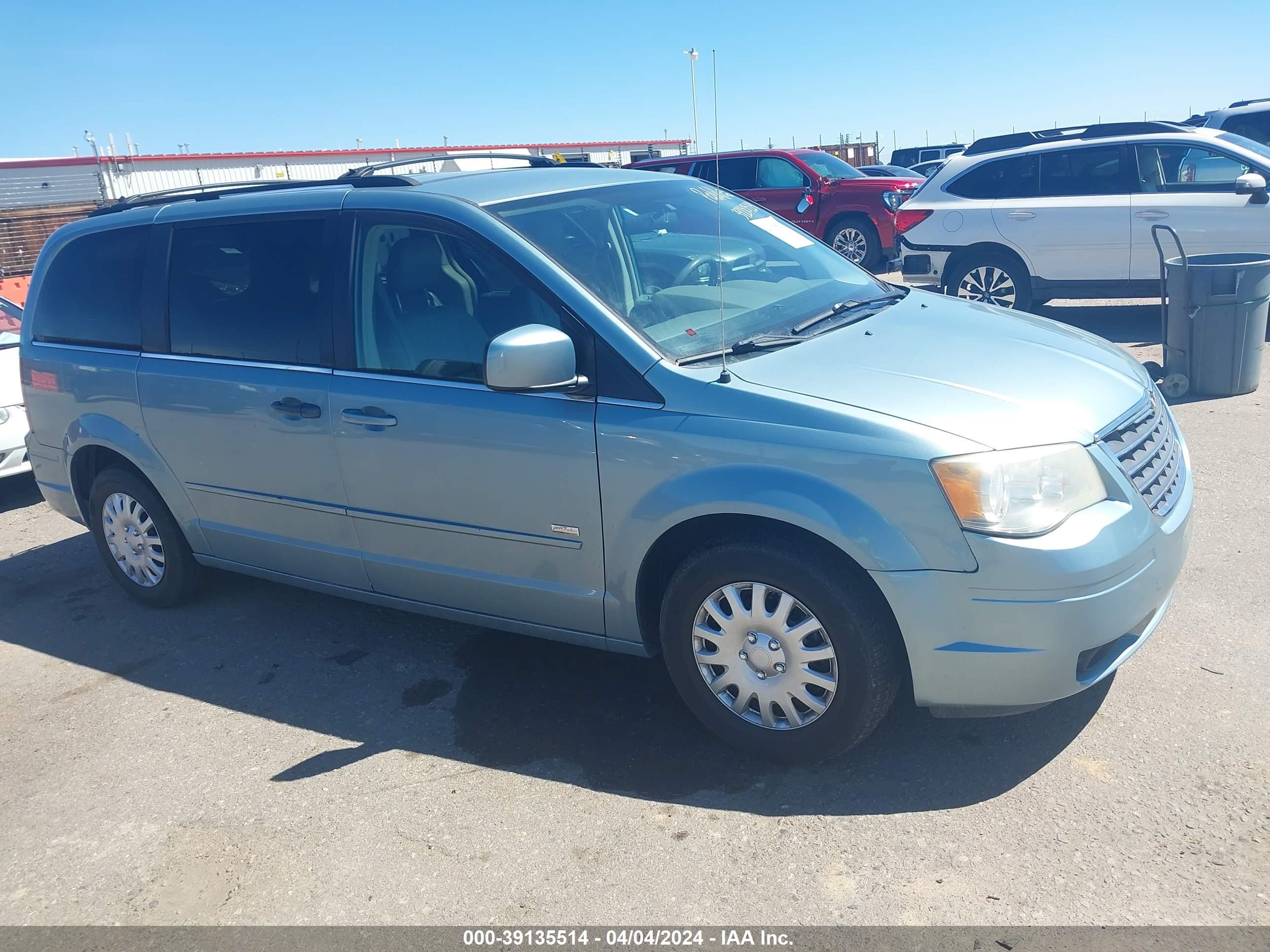 Photo 0 VIN: 2A8HR54P58R792914 - CHRYSLER TOWN & COUNTRY 