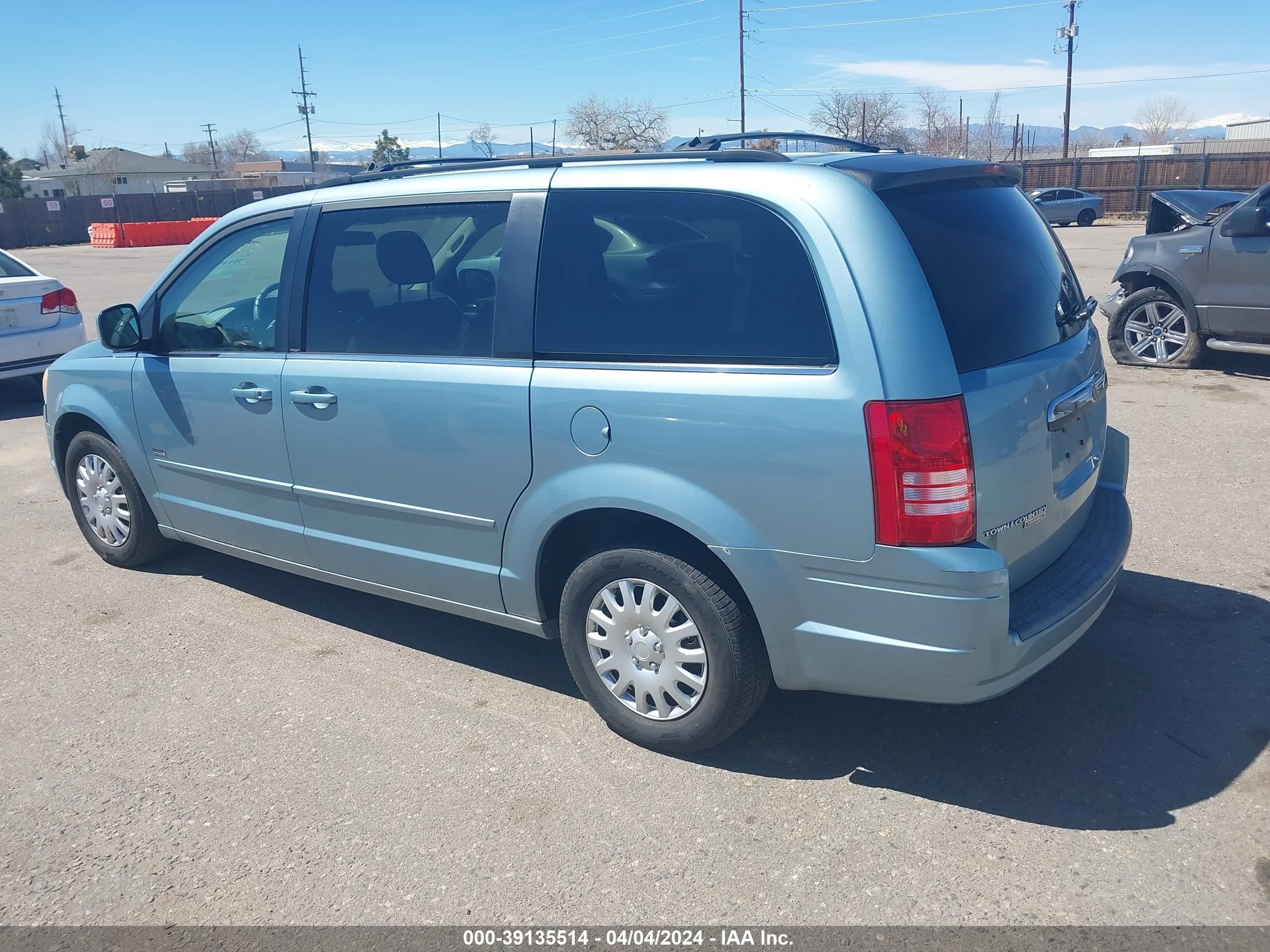 Photo 2 VIN: 2A8HR54P58R792914 - CHRYSLER TOWN & COUNTRY 