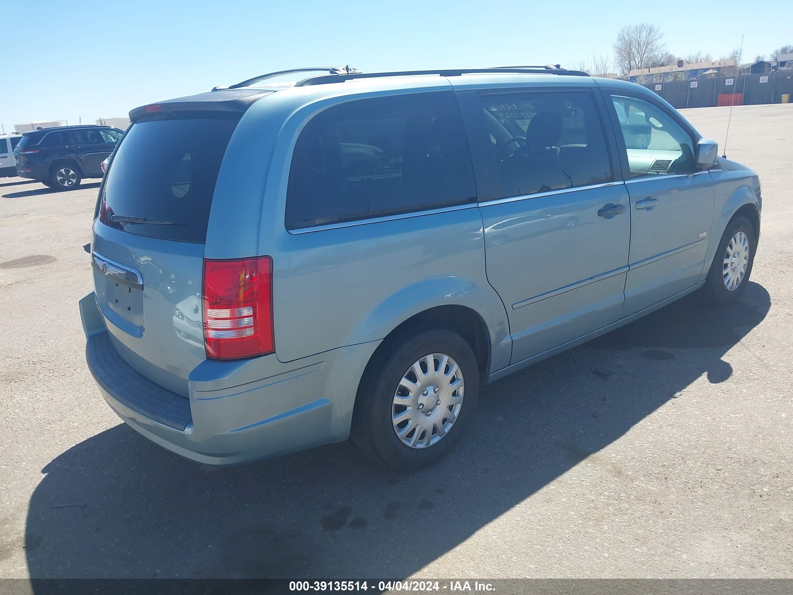 Photo 3 VIN: 2A8HR54P58R792914 - CHRYSLER TOWN & COUNTRY 