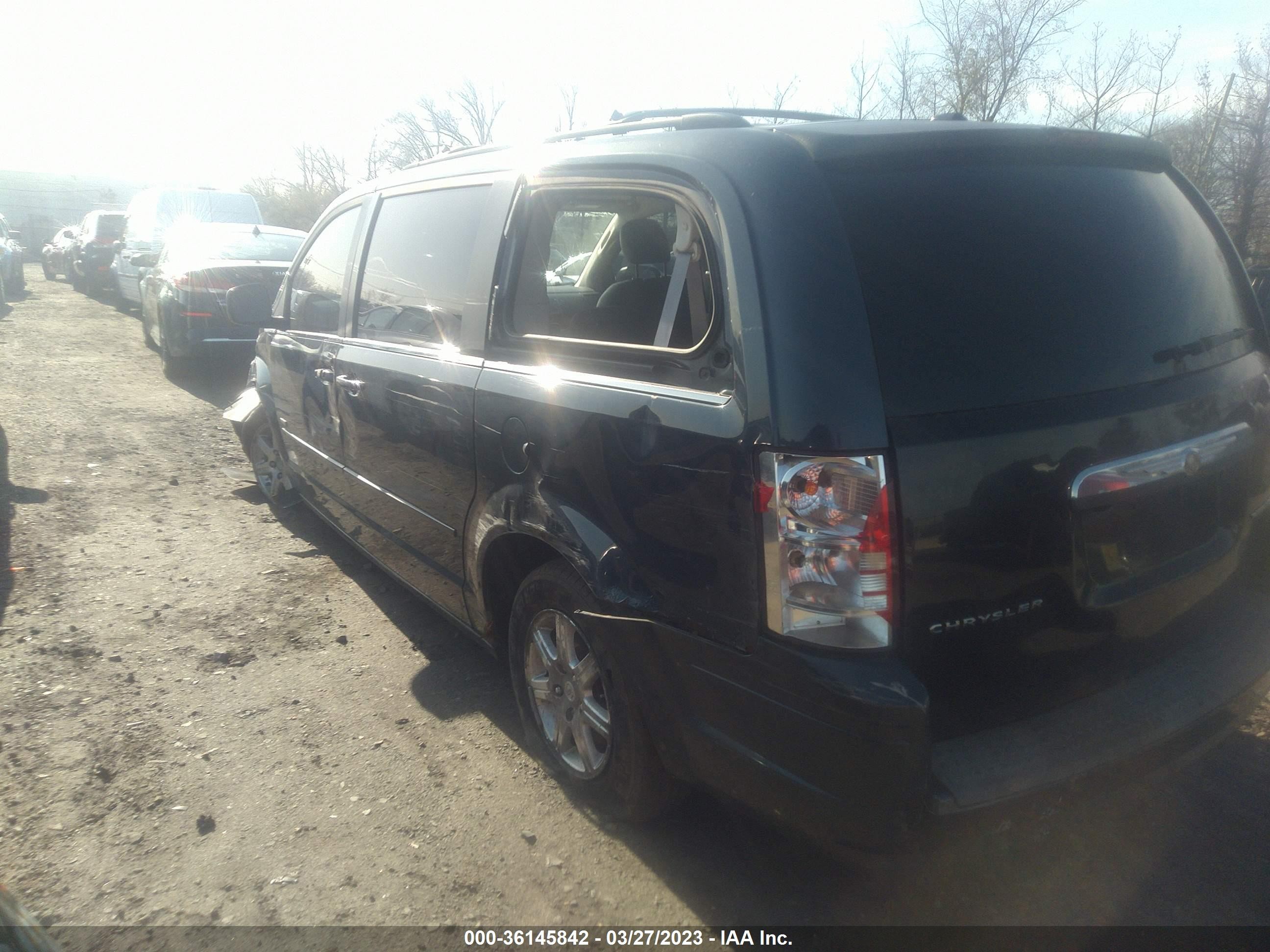 Photo 2 VIN: 2A8HR54P58R821179 - CHRYSLER TOWN & COUNTRY 