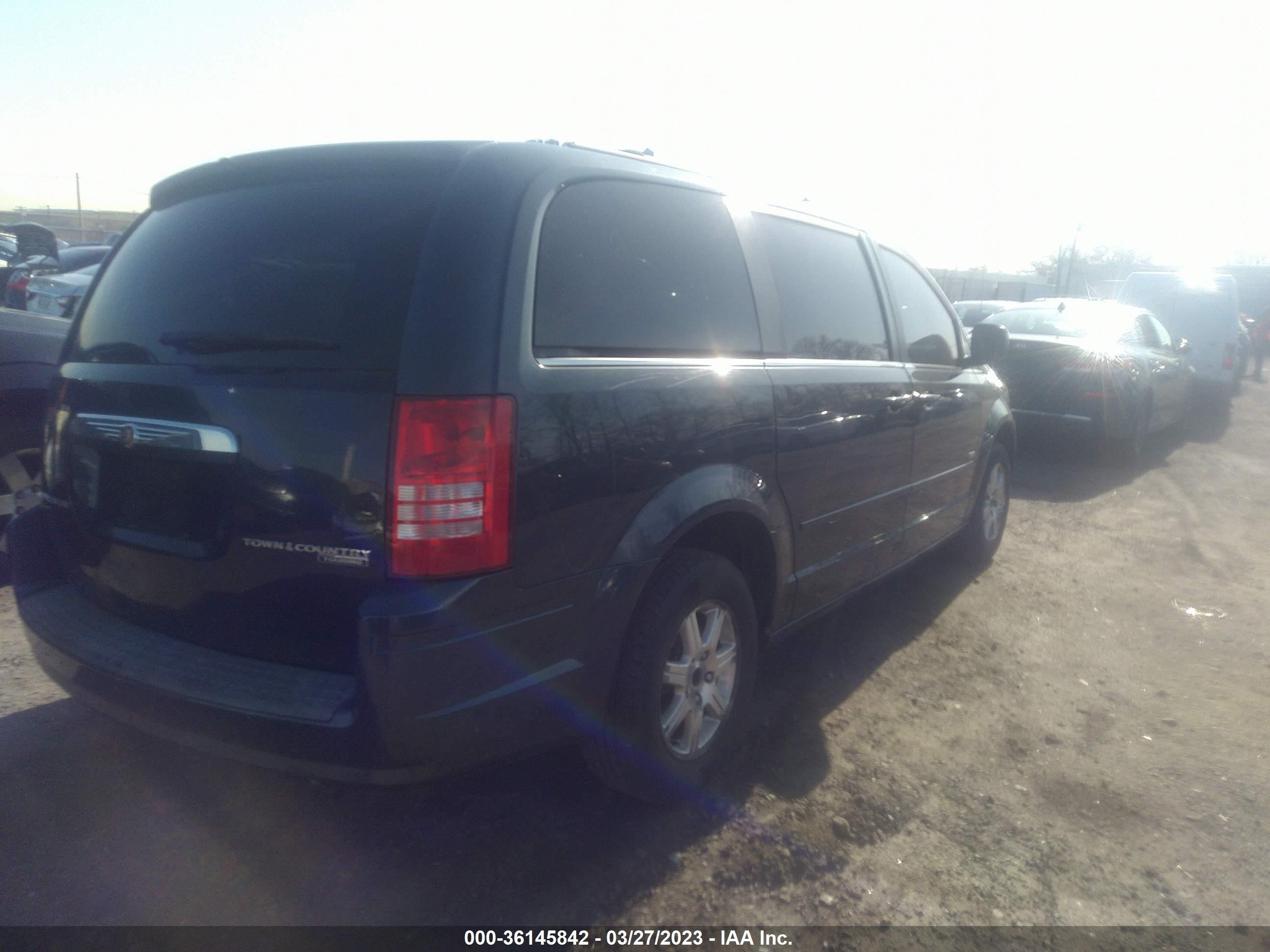 Photo 3 VIN: 2A8HR54P58R821179 - CHRYSLER TOWN & COUNTRY 