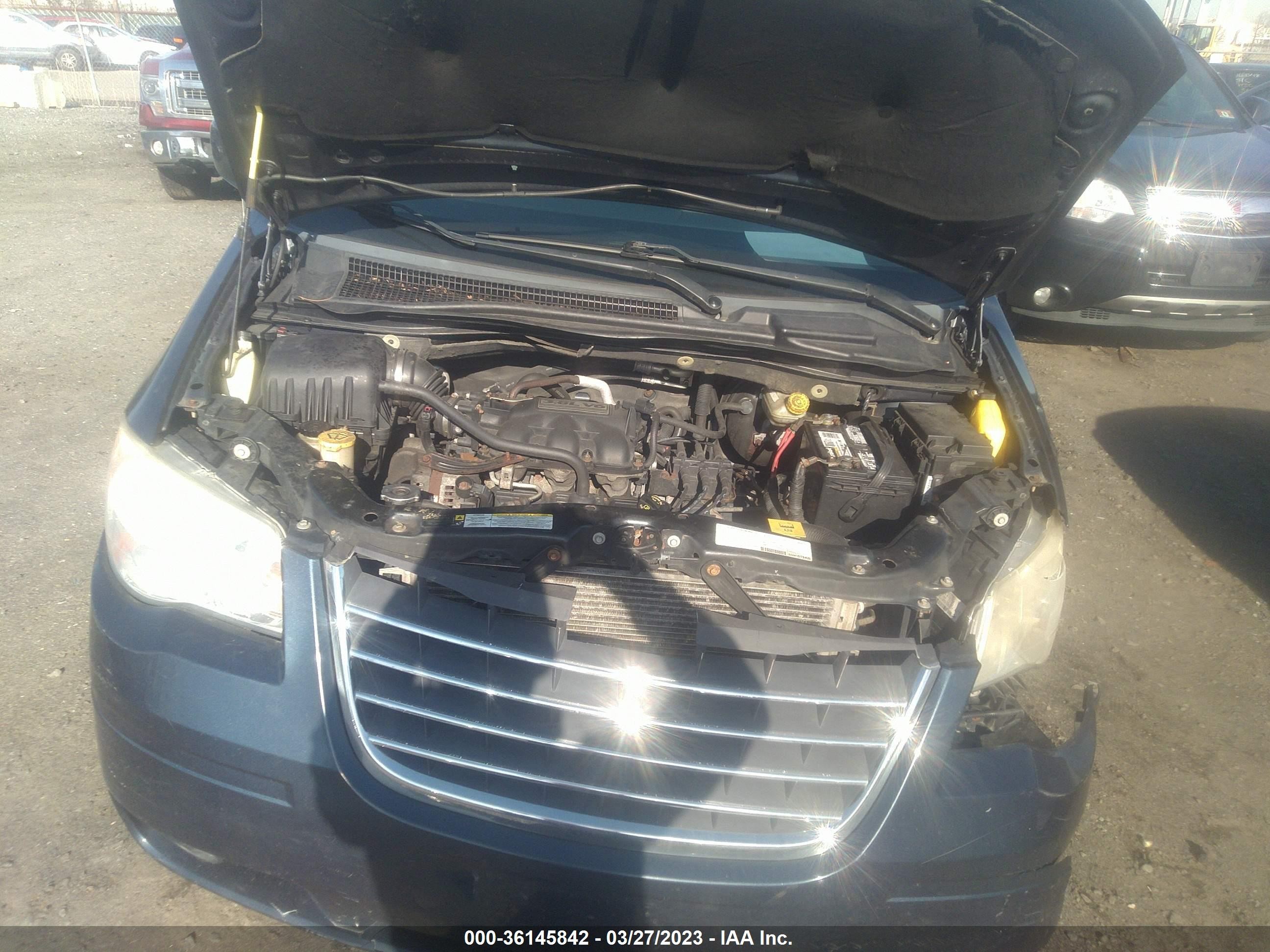 Photo 9 VIN: 2A8HR54P58R821179 - CHRYSLER TOWN & COUNTRY 