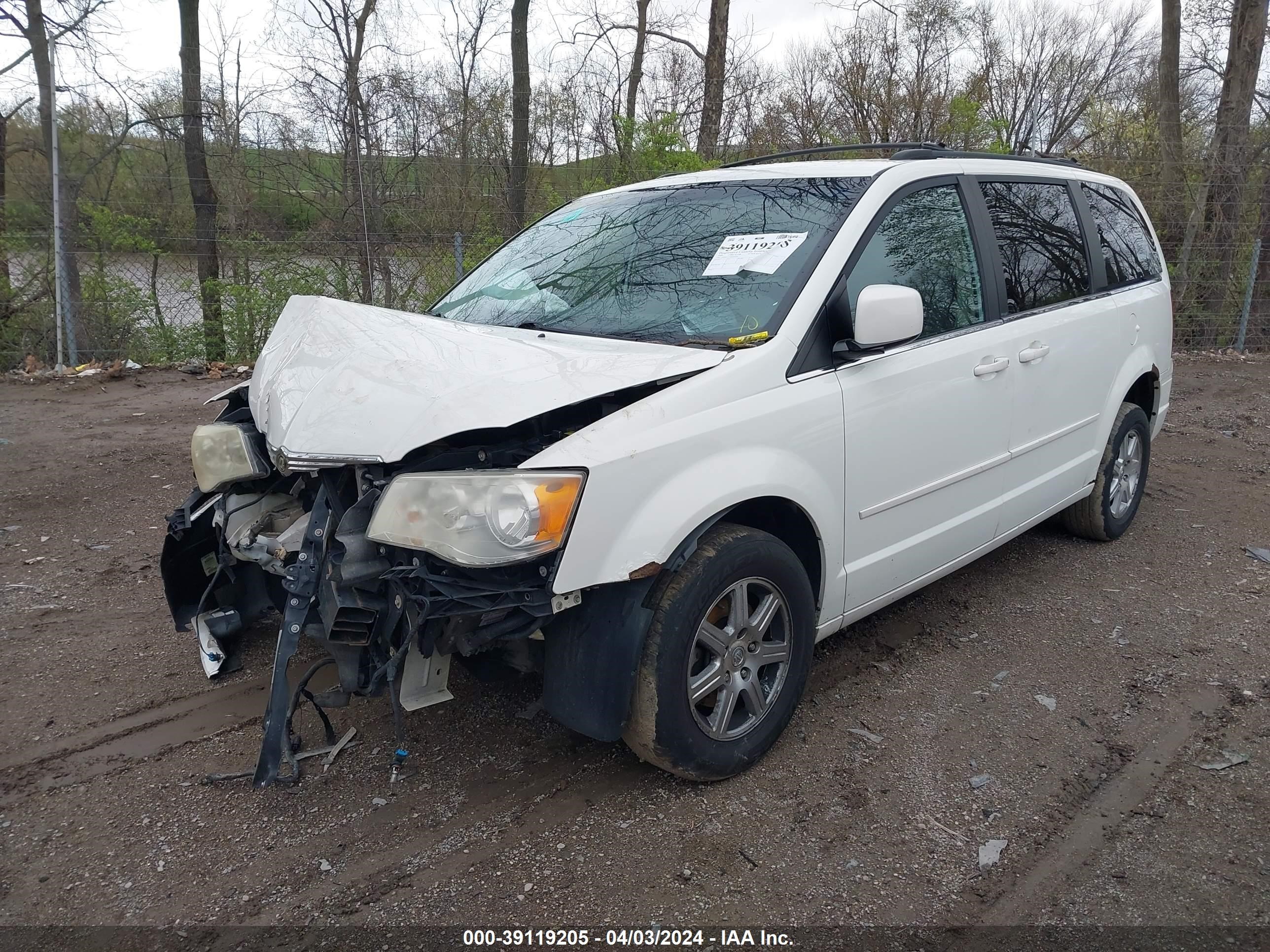 Photo 1 VIN: 2A8HR54P58R834756 - CHRYSLER TOWN & COUNTRY 