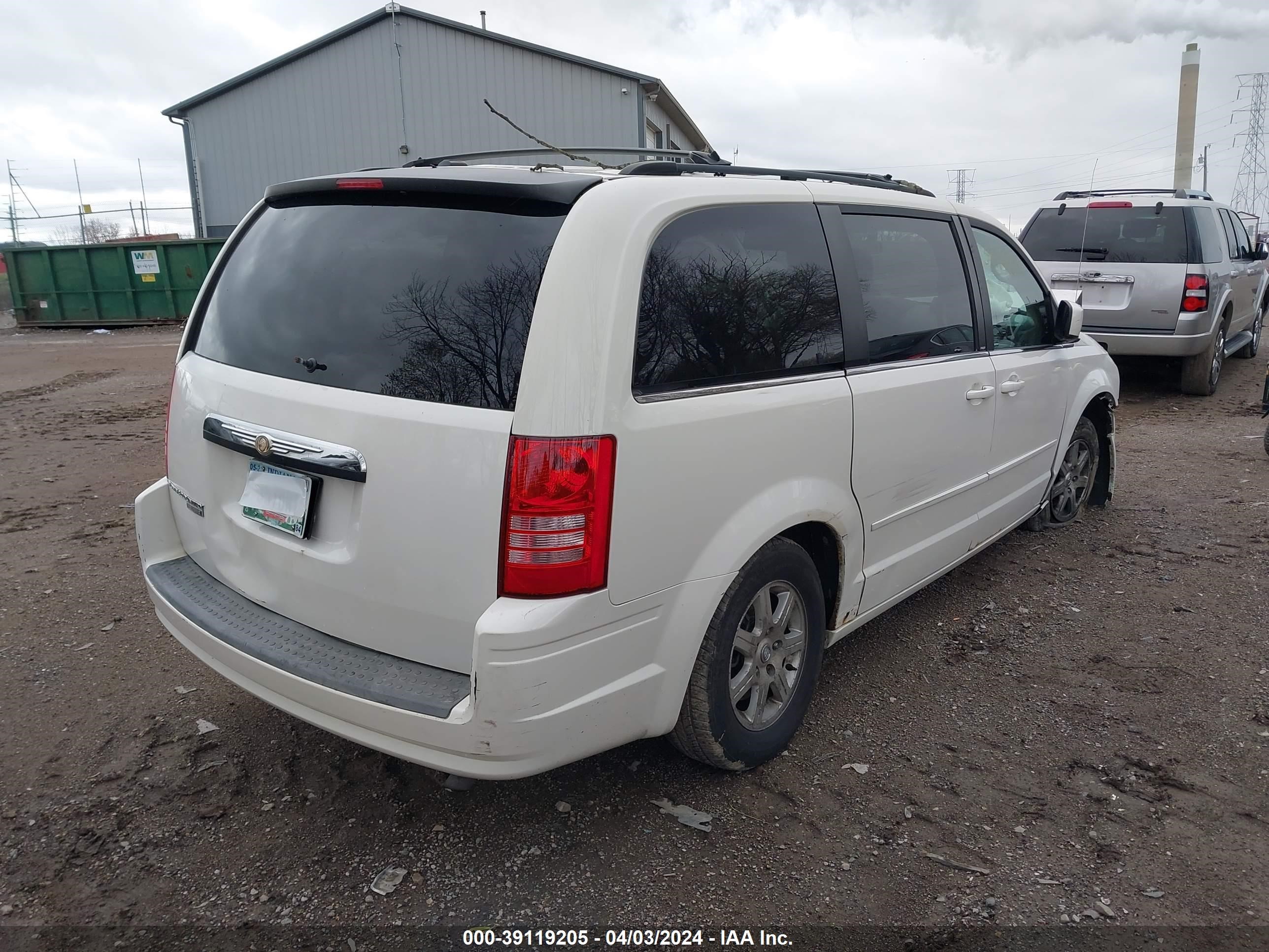 Photo 3 VIN: 2A8HR54P58R834756 - CHRYSLER TOWN & COUNTRY 