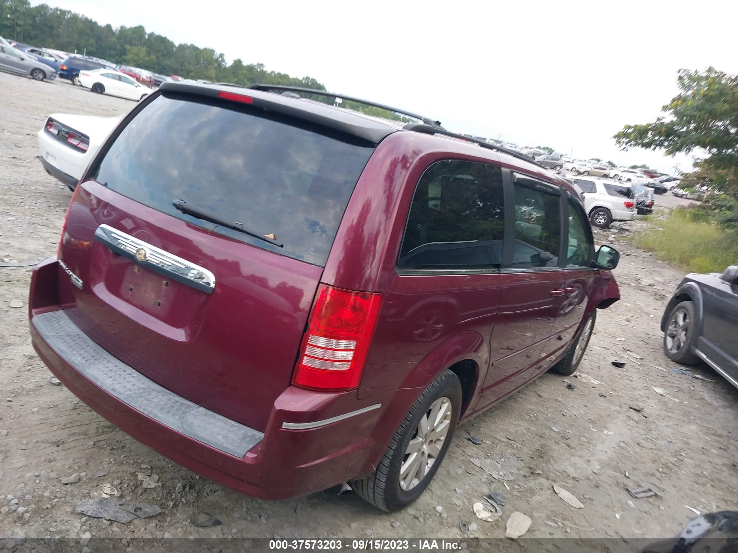 Photo 3 VIN: 2A8HR54P58R843733 - CHRYSLER TOWN & COUNTRY 