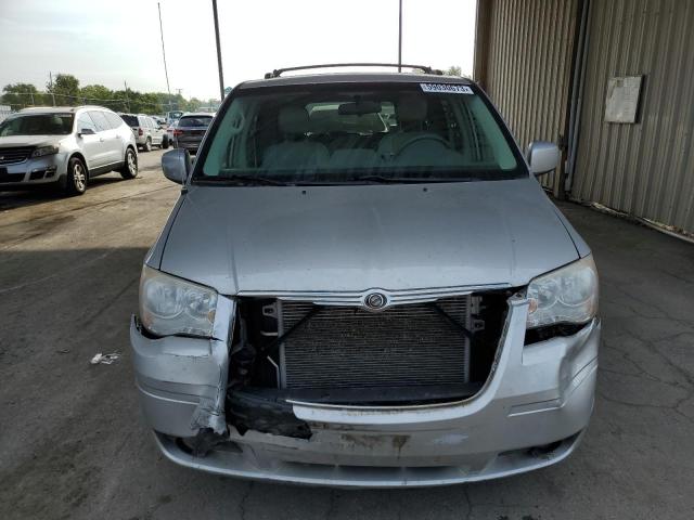 Photo 4 VIN: 2A8HR54P68R136639 - CHRYSLER TOWN & COU 