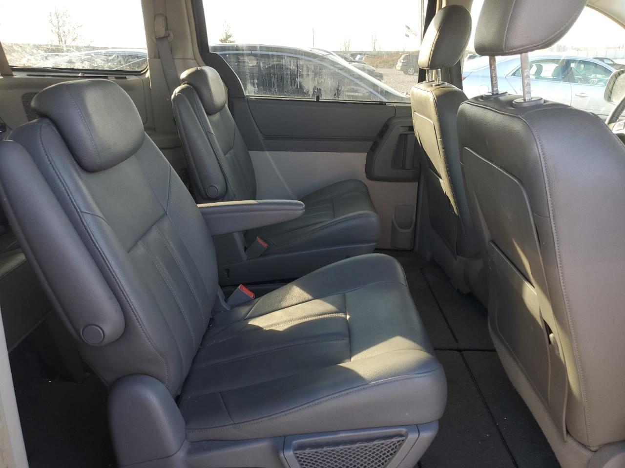 Photo 10 VIN: 2A8HR54P68R730874 - CHRYSLER TOWN & COUNTRY 