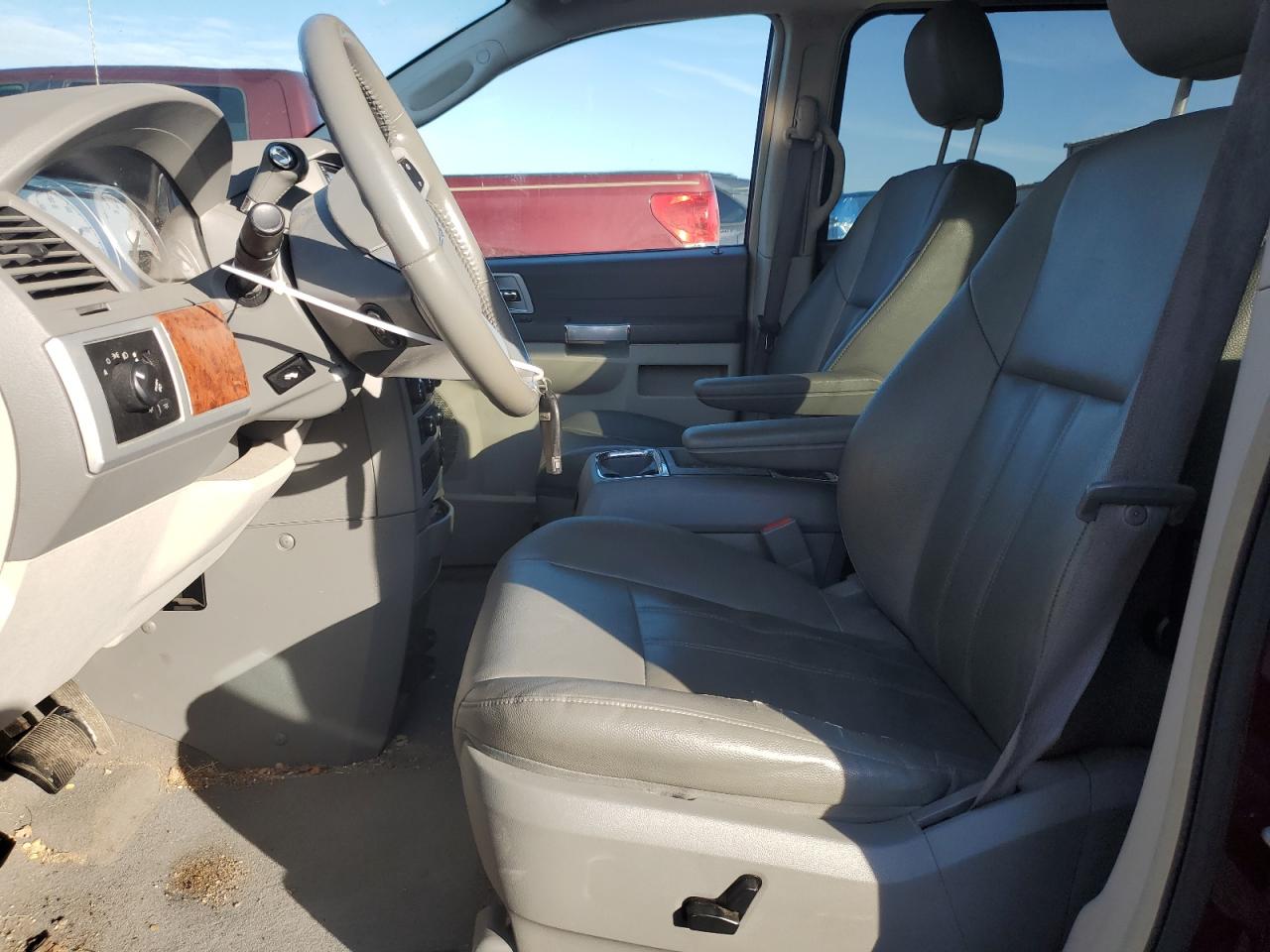 Photo 6 VIN: 2A8HR54P68R730874 - CHRYSLER TOWN & COUNTRY 