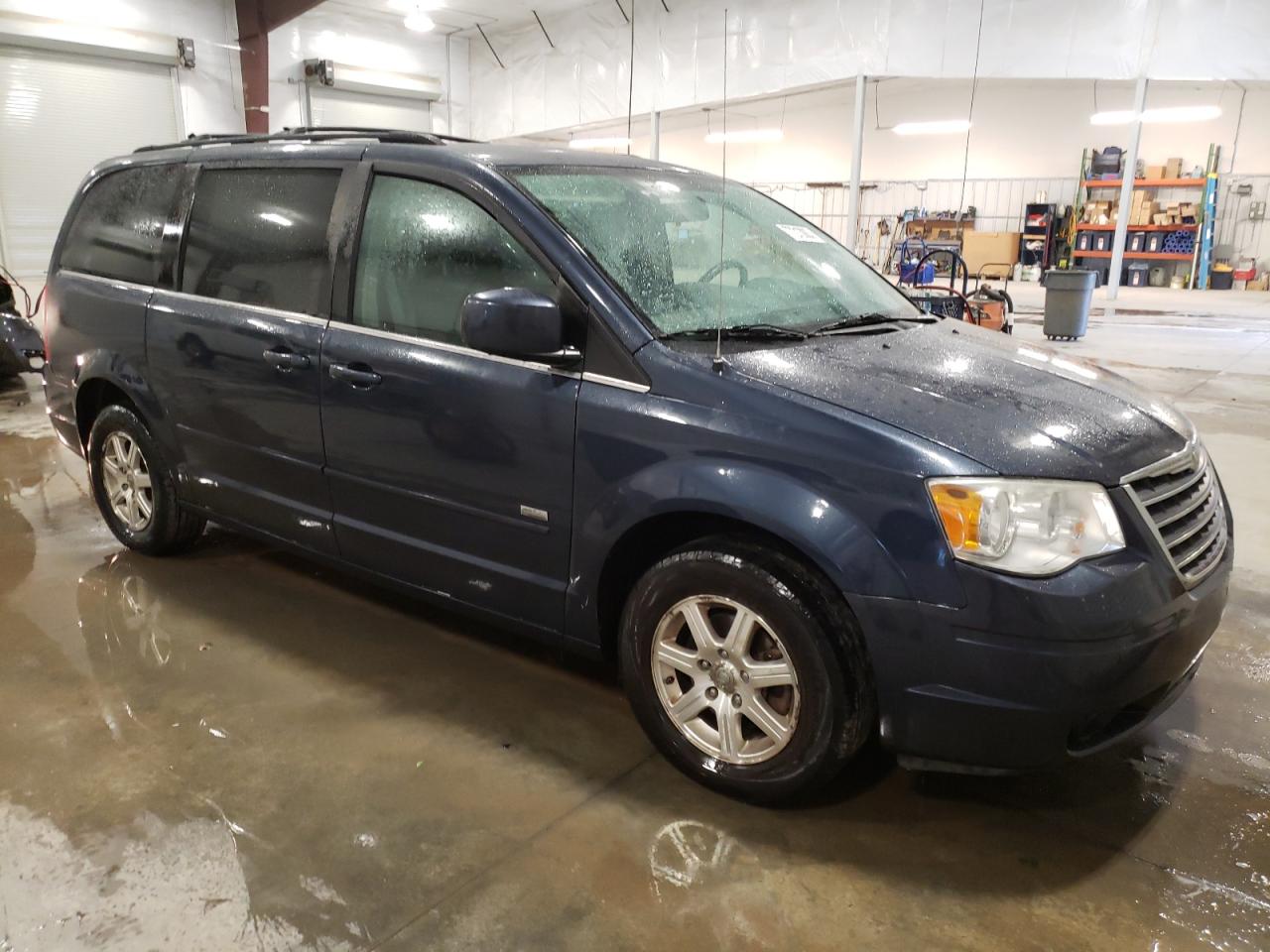 Photo 3 VIN: 2A8HR54P68R738103 - CHRYSLER TOWN & COUNTRY 