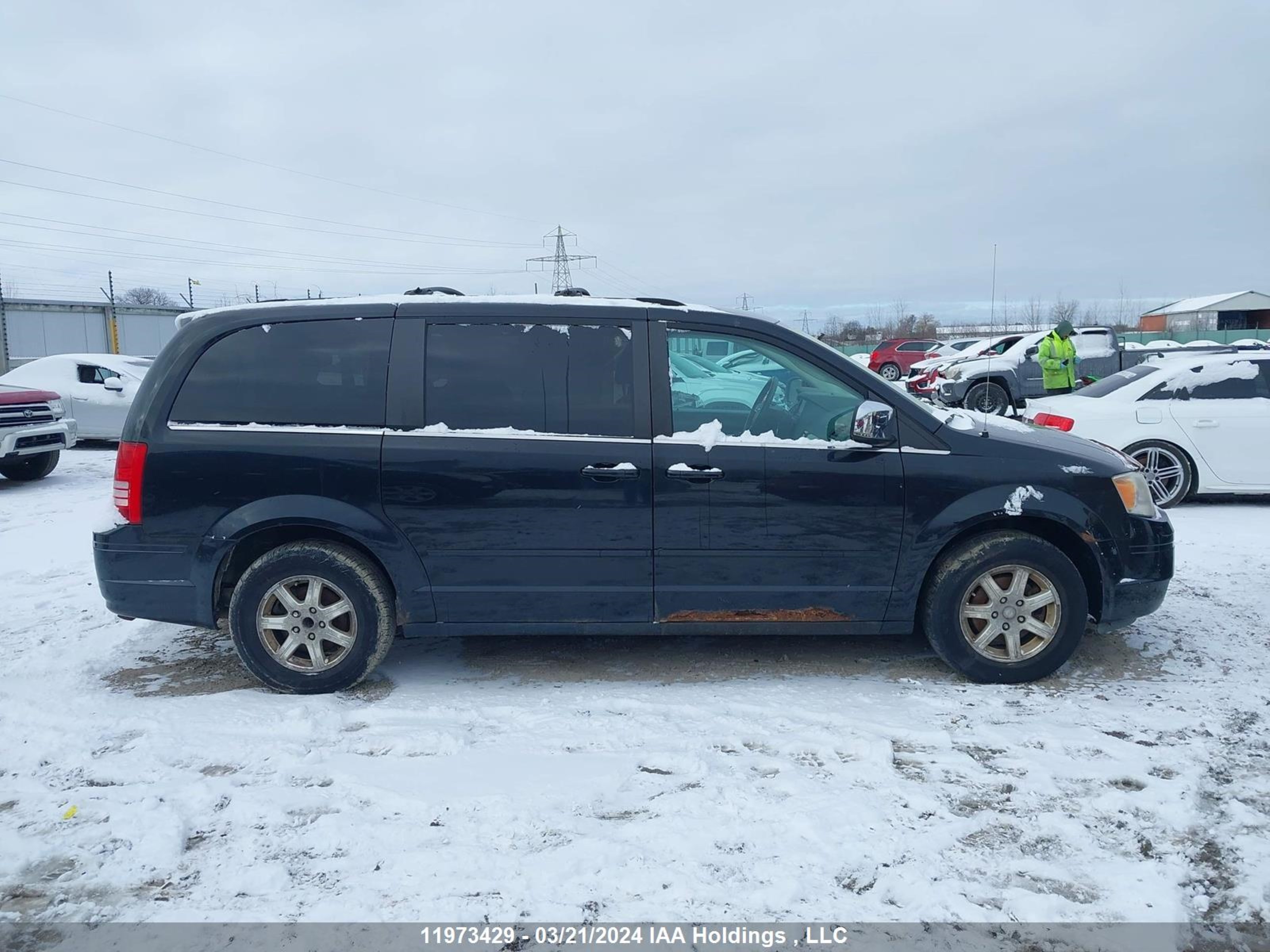 Photo 13 VIN: 2A8HR54P68R740188 - CHRYSLER TOWN & COUNTRY 