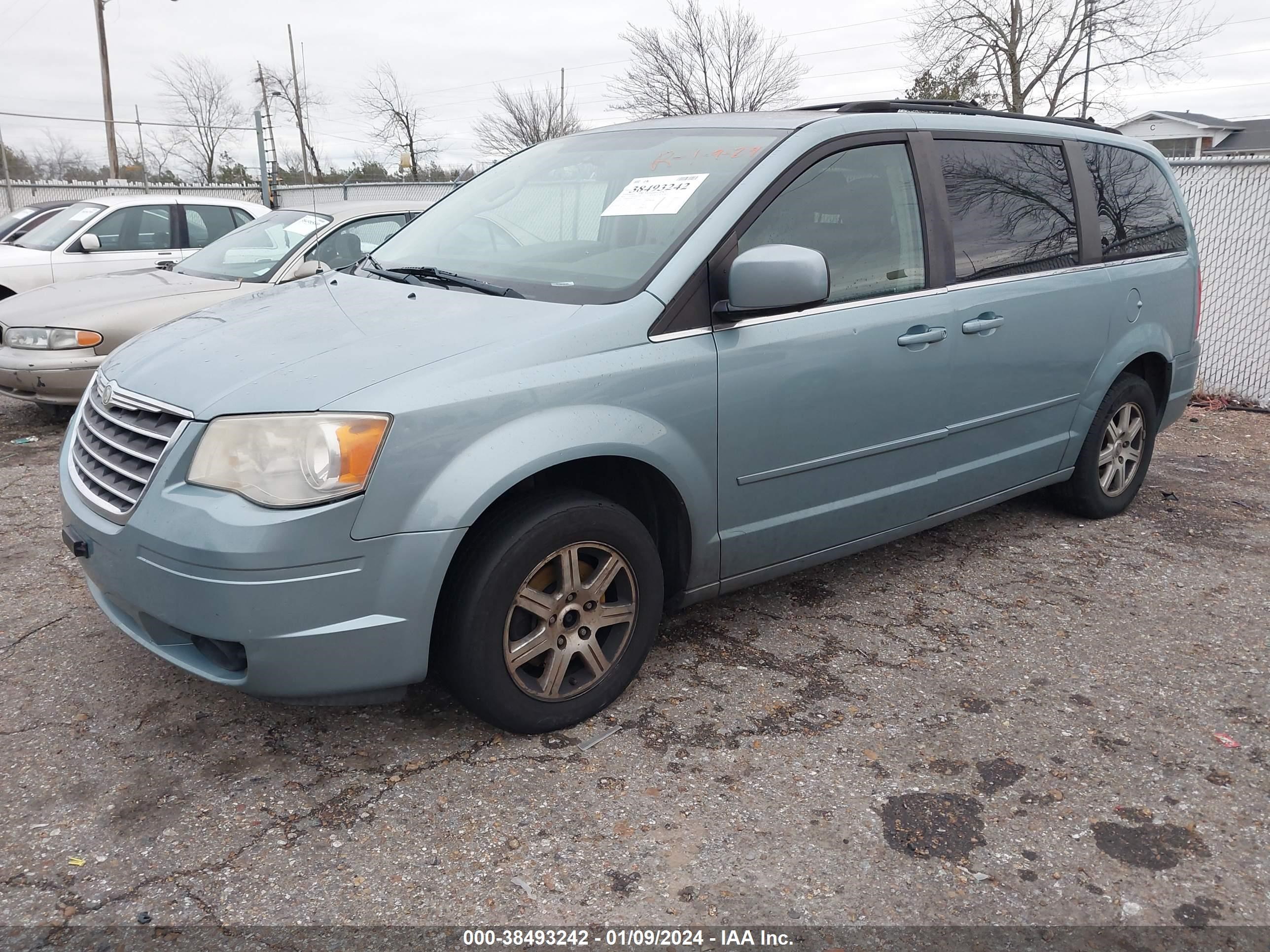 Photo 1 VIN: 2A8HR54P68R758612 - CHRYSLER TOWN & COUNTRY 