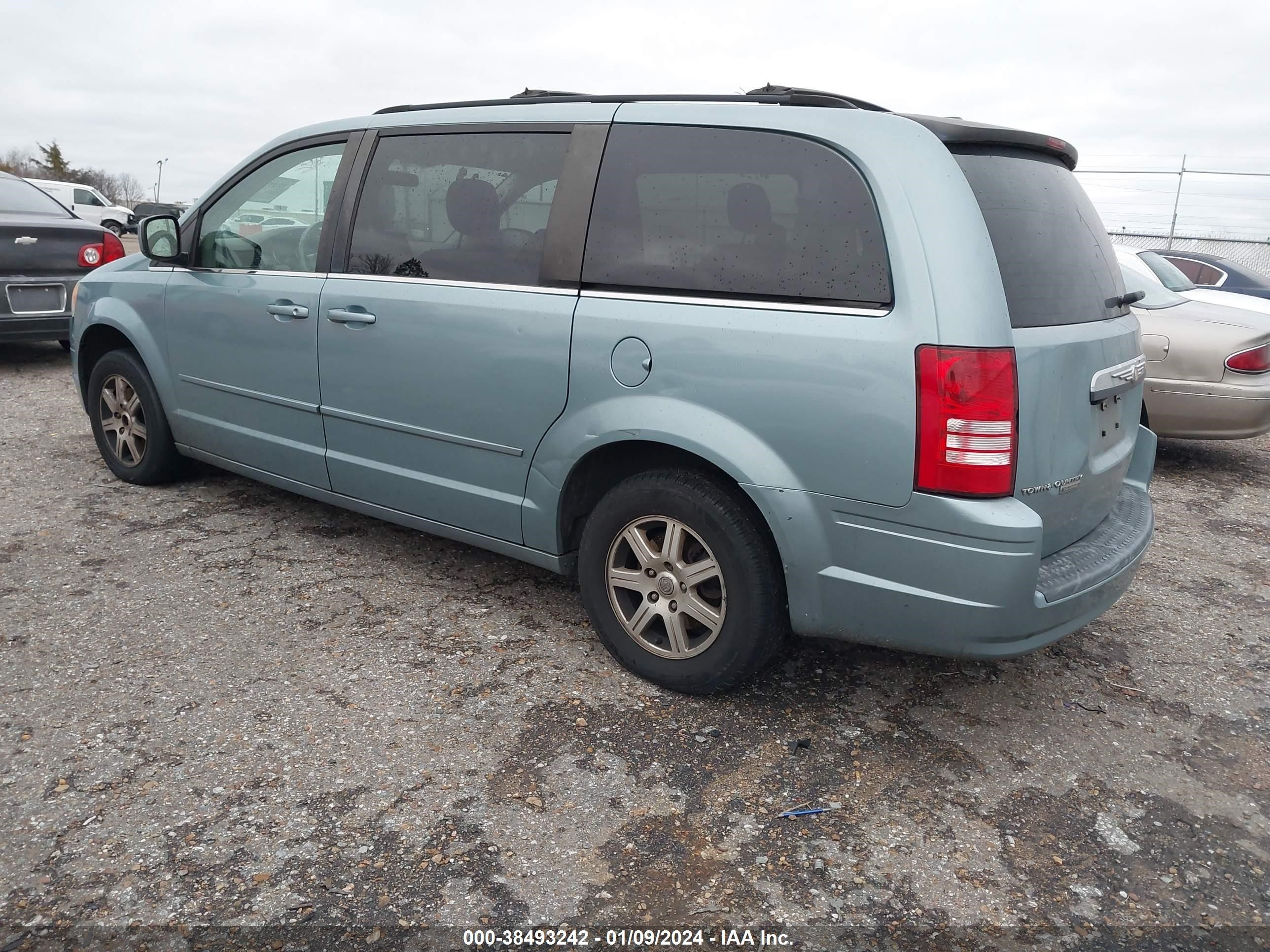 Photo 2 VIN: 2A8HR54P68R758612 - CHRYSLER TOWN & COUNTRY 