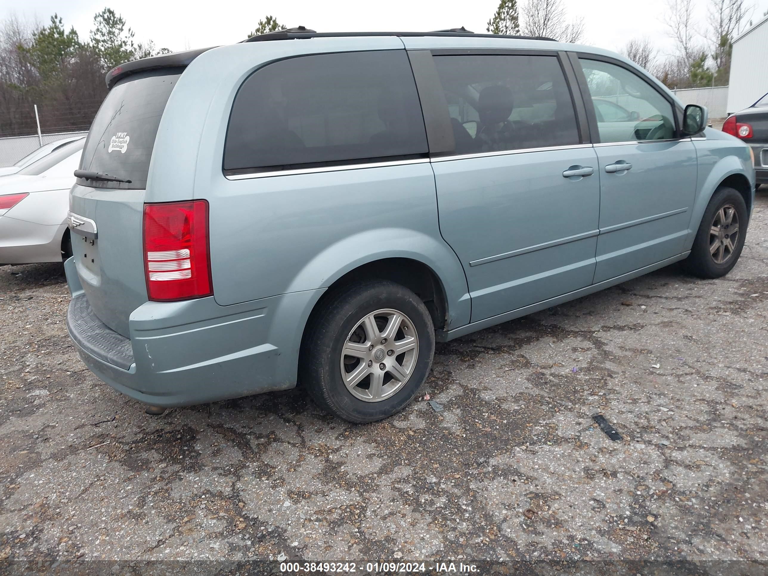 Photo 3 VIN: 2A8HR54P68R758612 - CHRYSLER TOWN & COUNTRY 