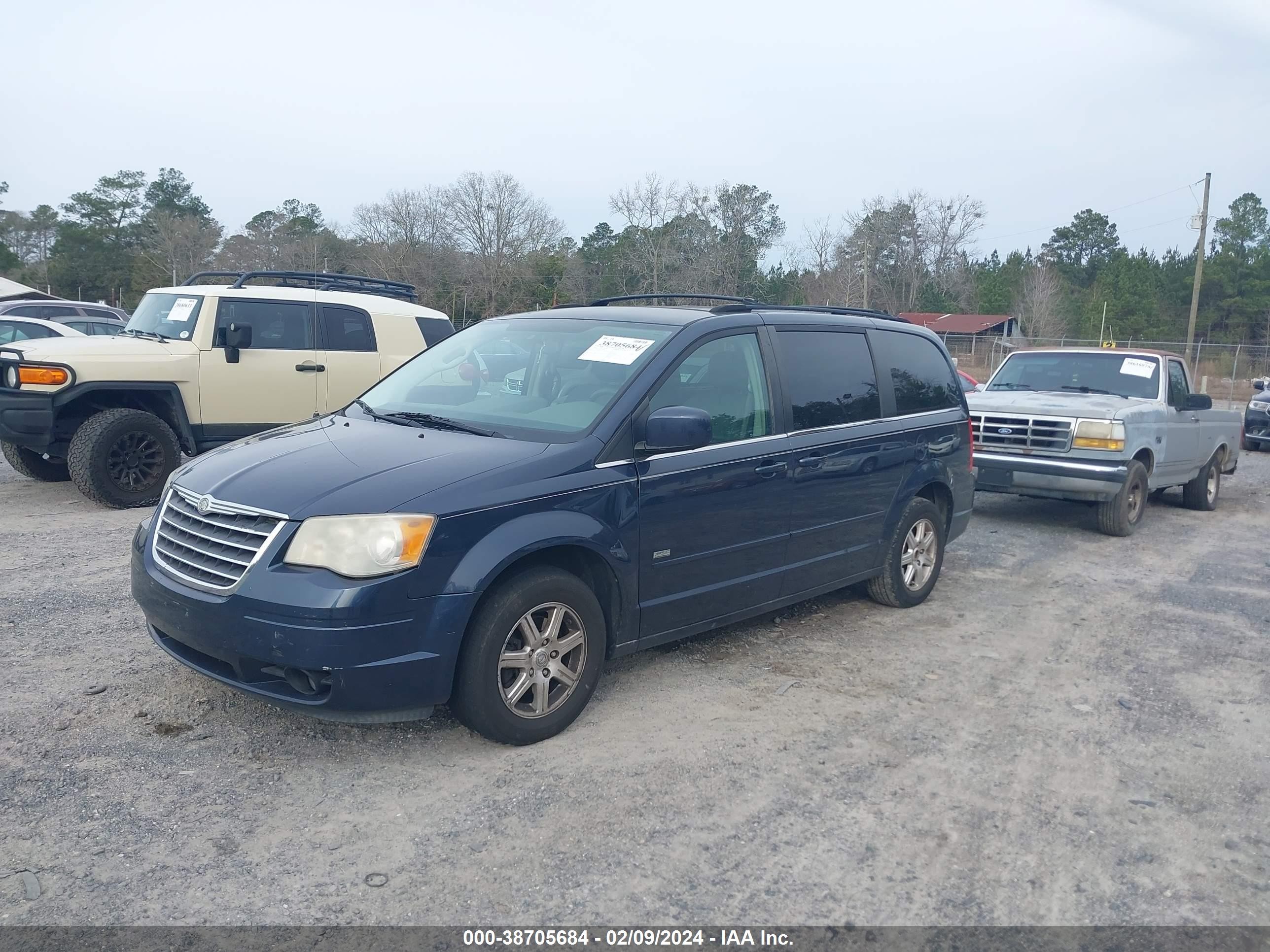 Photo 1 VIN: 2A8HR54P68R763471 - CHRYSLER TOWN & COU 