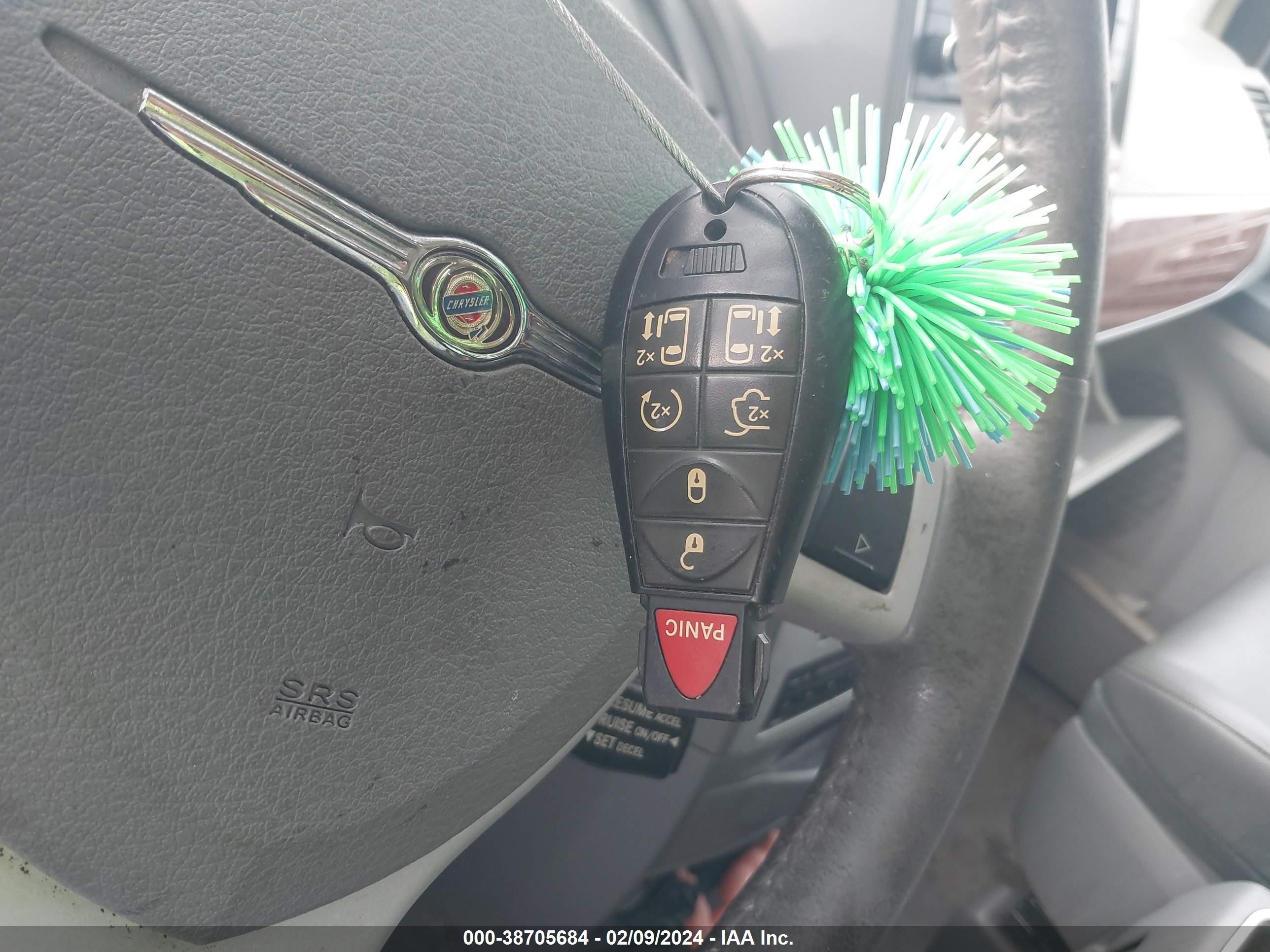 Photo 10 VIN: 2A8HR54P68R763471 - CHRYSLER TOWN & COU 