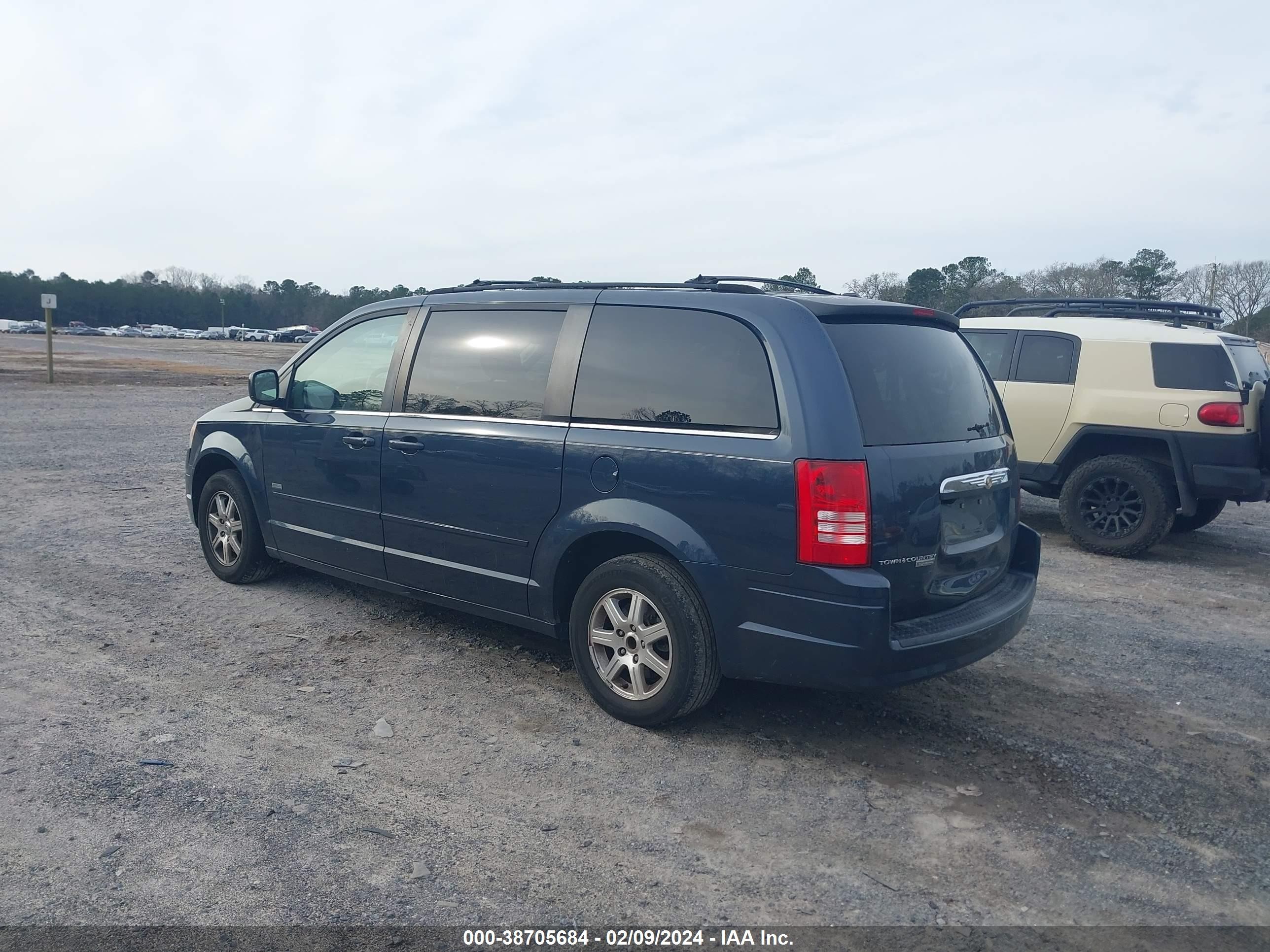 Photo 2 VIN: 2A8HR54P68R763471 - CHRYSLER TOWN & COU 