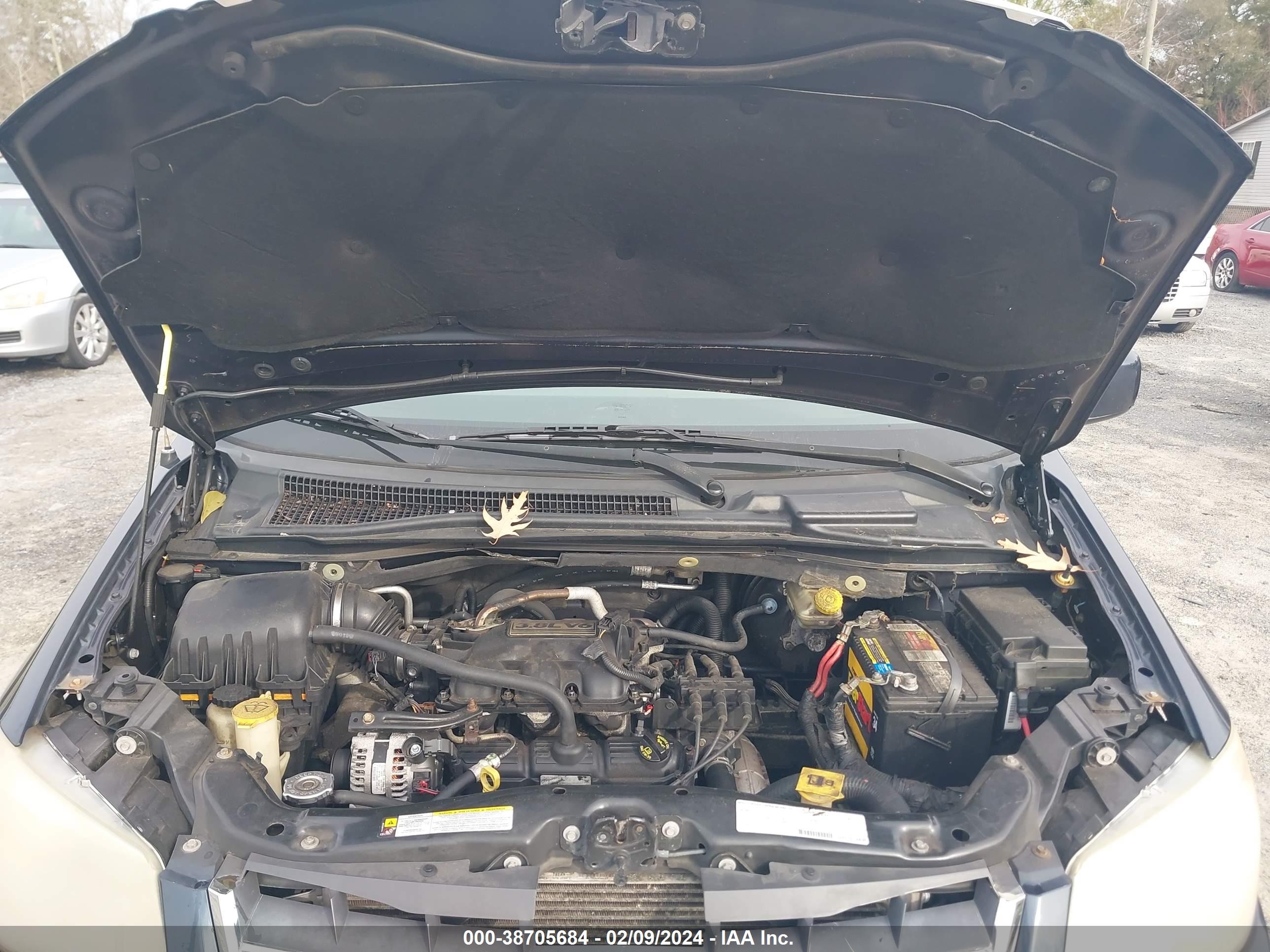 Photo 9 VIN: 2A8HR54P68R763471 - CHRYSLER TOWN & COU 
