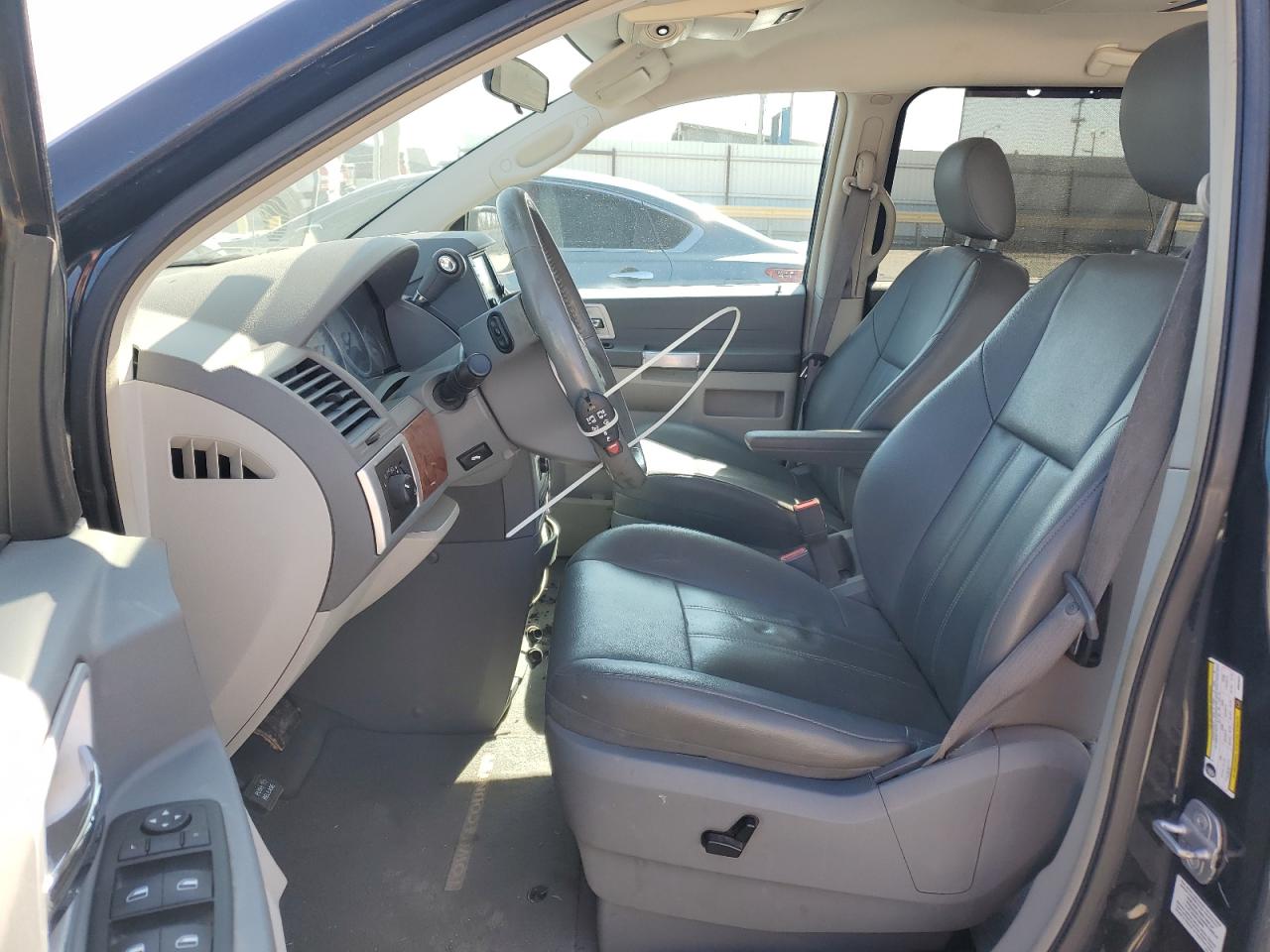 Photo 6 VIN: 2A8HR54P68R823524 - CHRYSLER TOWN & COUNTRY 