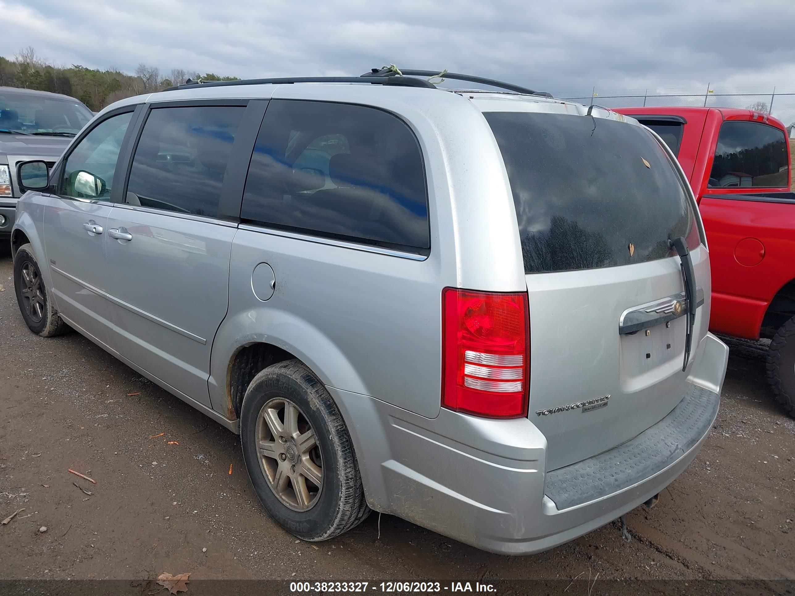 Photo 2 VIN: 2A8HR54P68R834975 - CHRYSLER TOWN & COUNTRY 