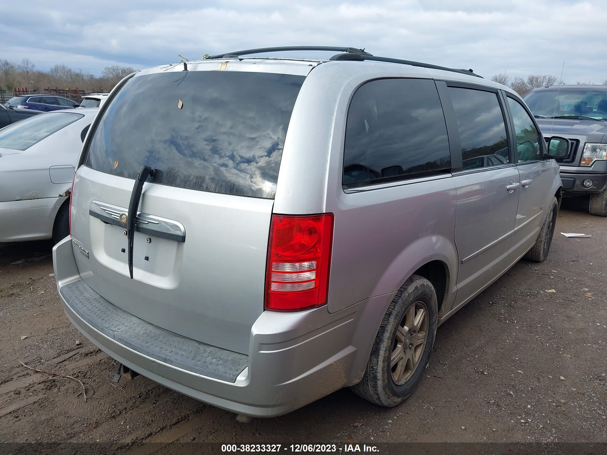 Photo 3 VIN: 2A8HR54P68R834975 - CHRYSLER TOWN & COUNTRY 