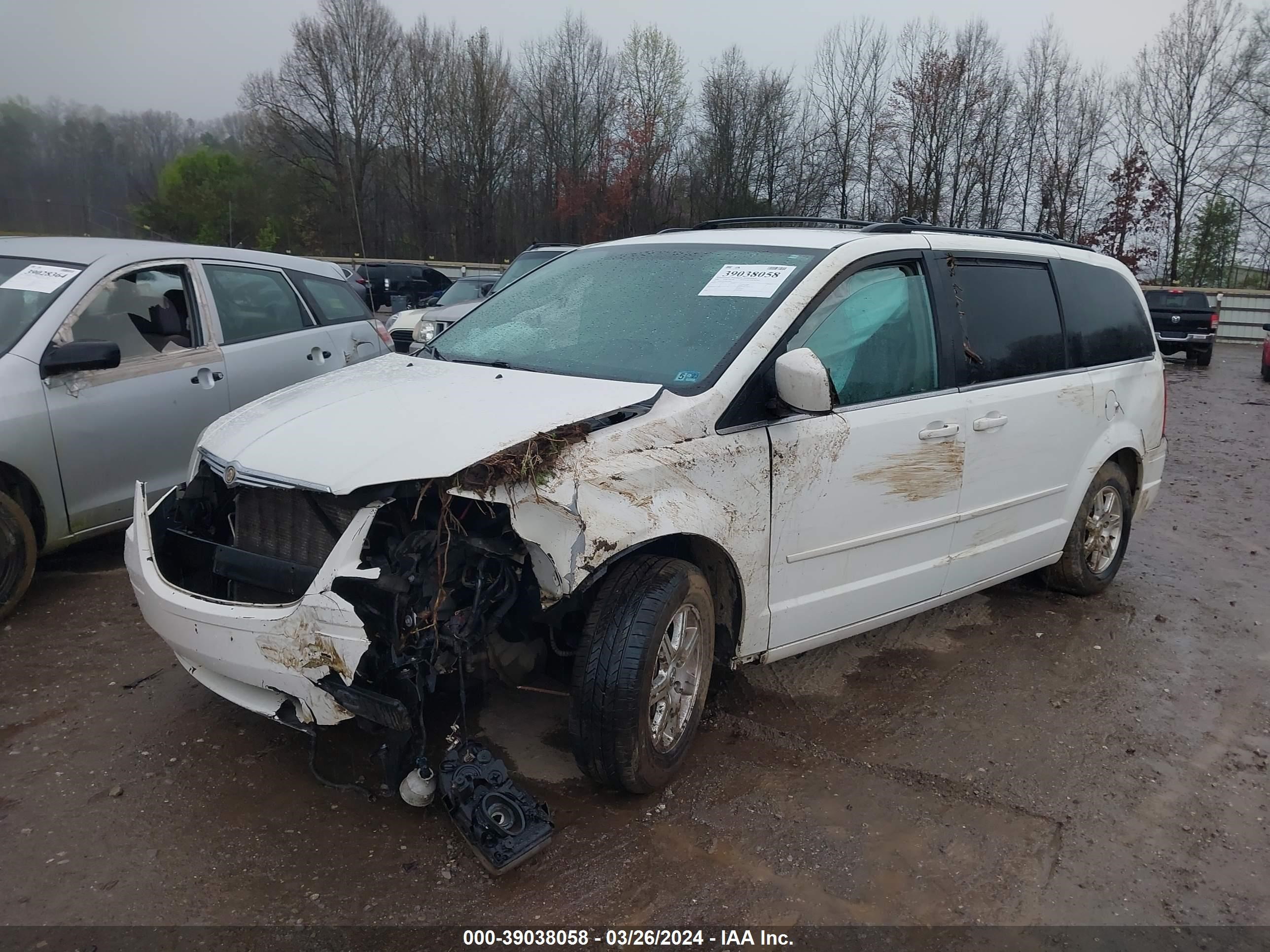 Photo 1 VIN: 2A8HR54P78R150338 - CHRYSLER TOWN & COUNTRY 