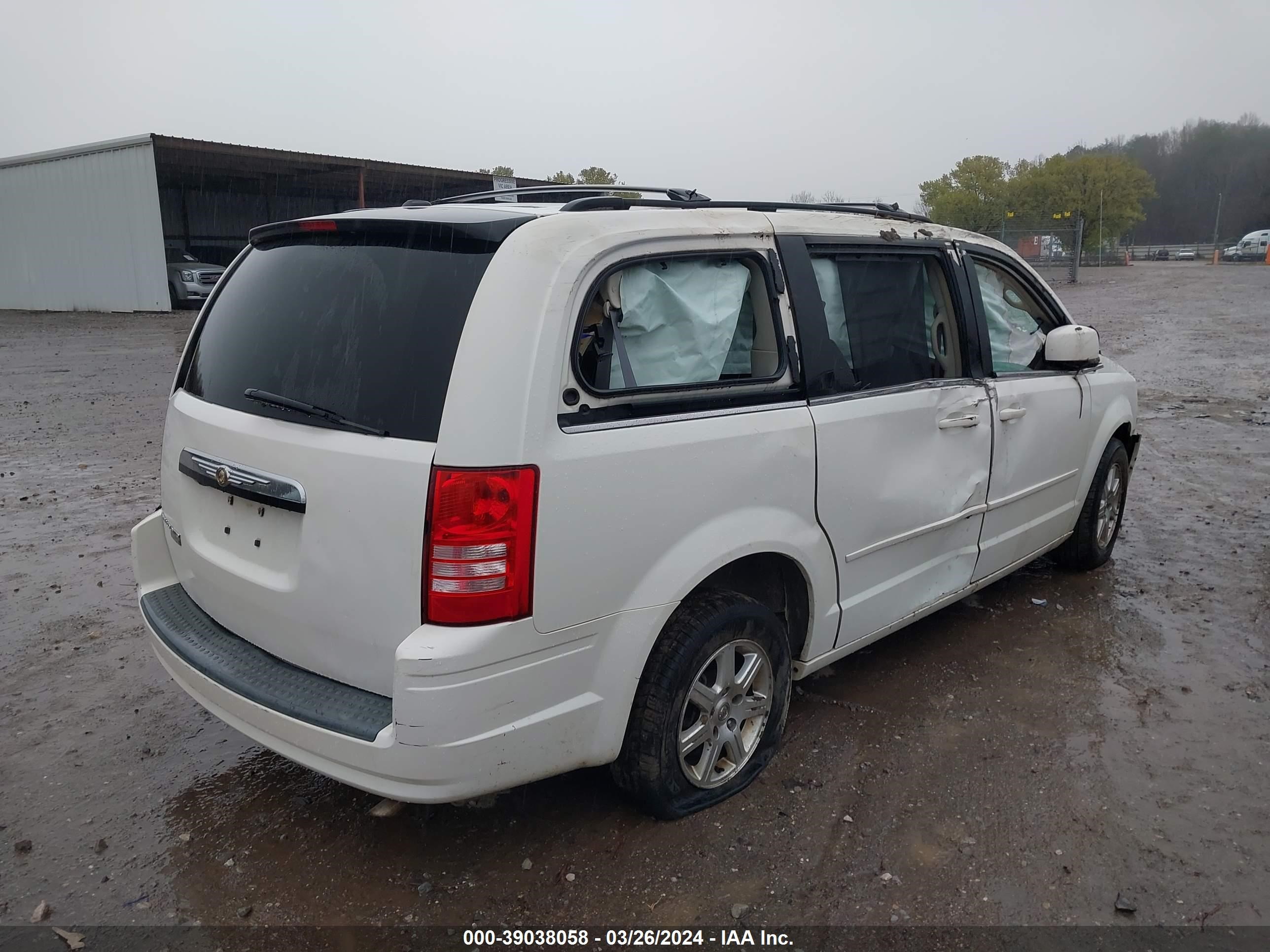 Photo 3 VIN: 2A8HR54P78R150338 - CHRYSLER TOWN & COUNTRY 