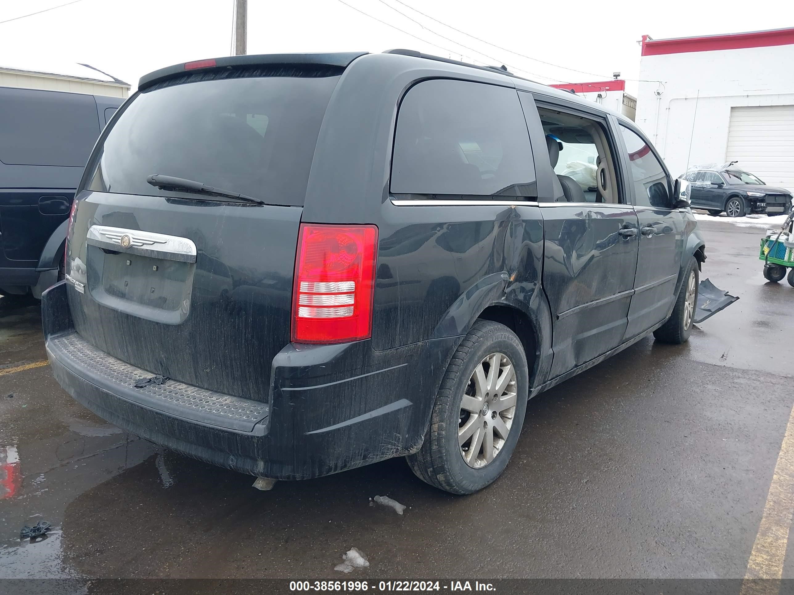 Photo 3 VIN: 2A8HR54P78R684603 - CHRYSLER TOWN & COUNTRY 