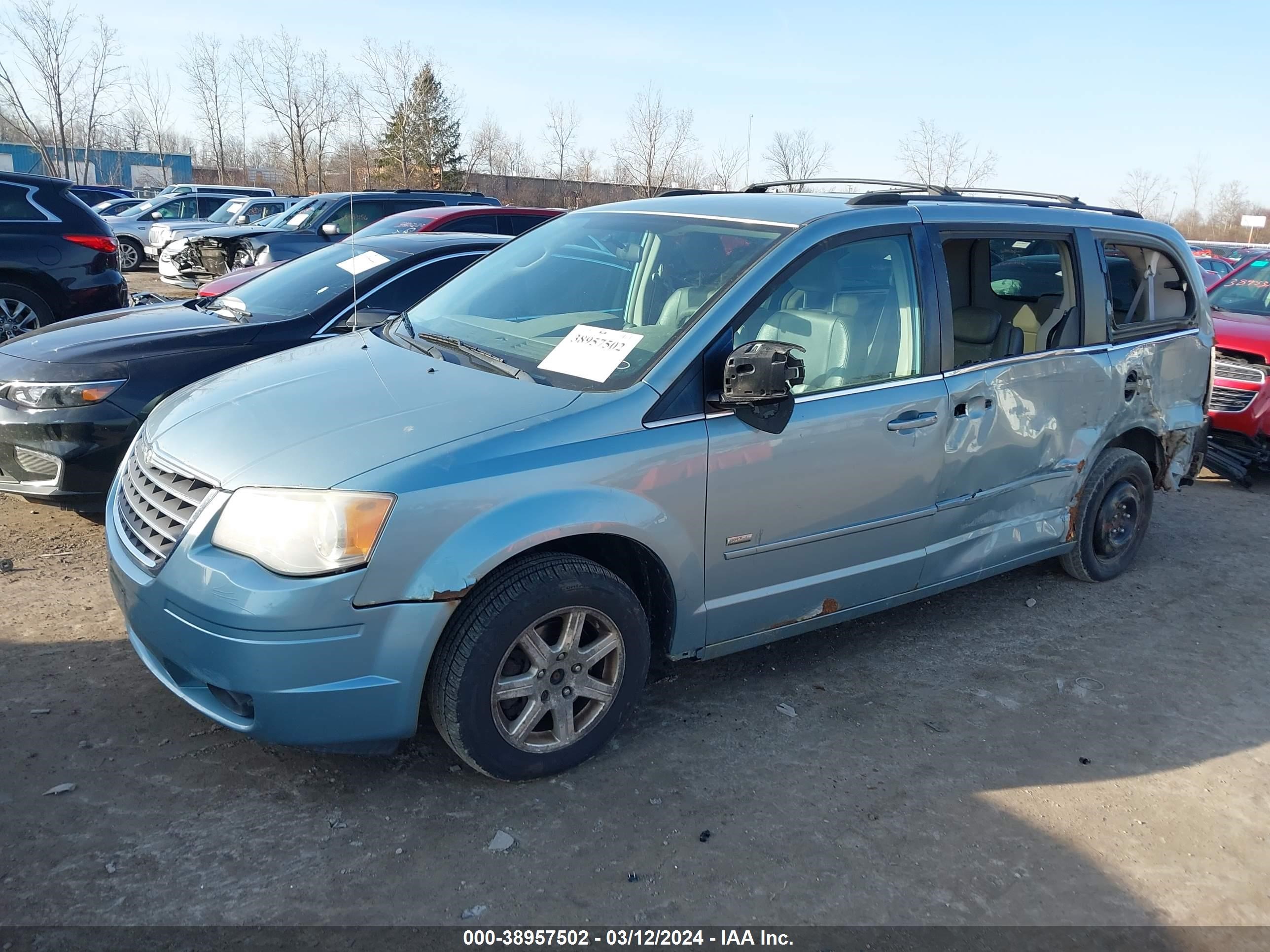 Photo 1 VIN: 2A8HR54P78R711864 - CHRYSLER TOWN & COUNTRY 