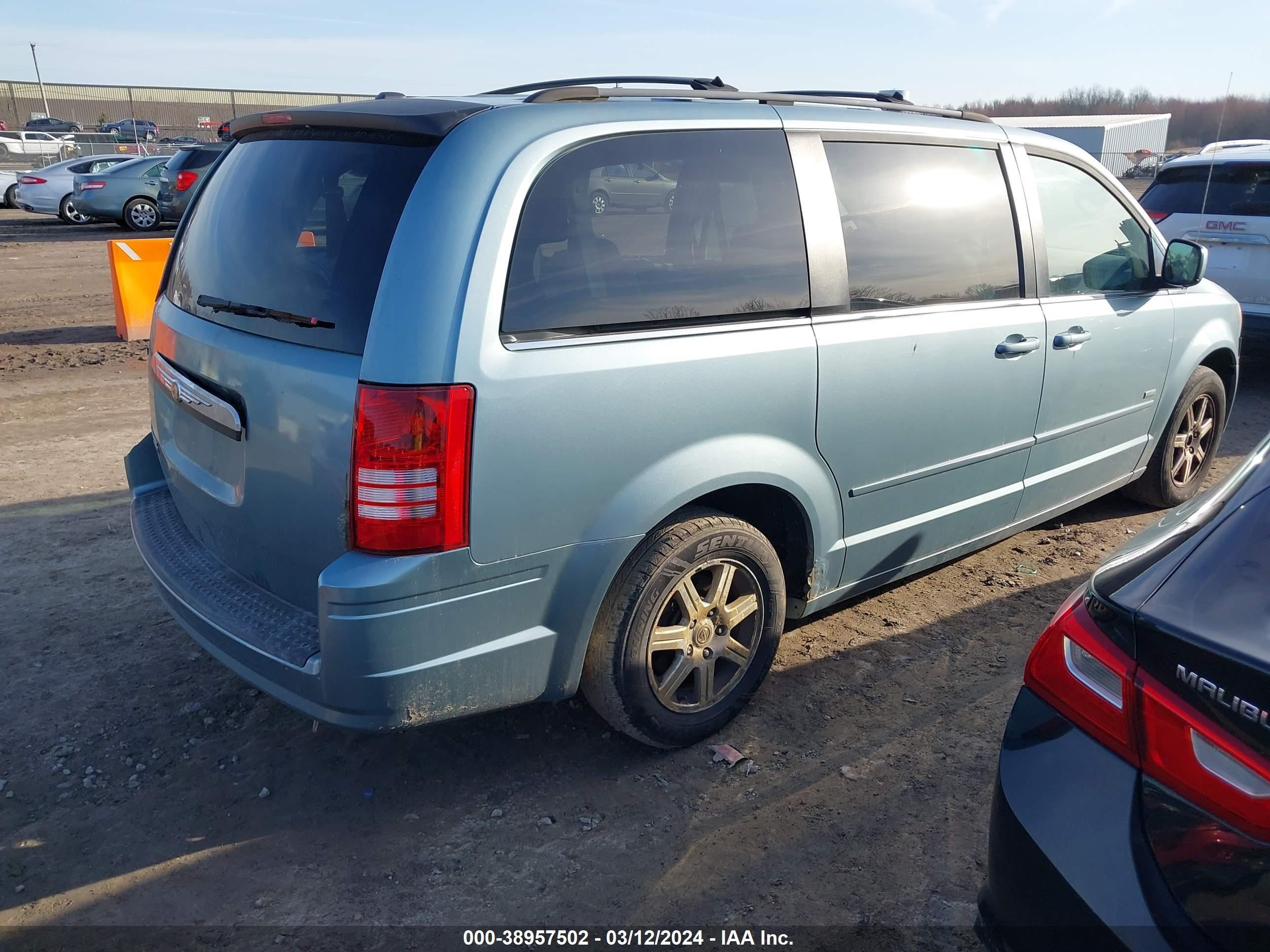 Photo 3 VIN: 2A8HR54P78R711864 - CHRYSLER TOWN & COUNTRY 