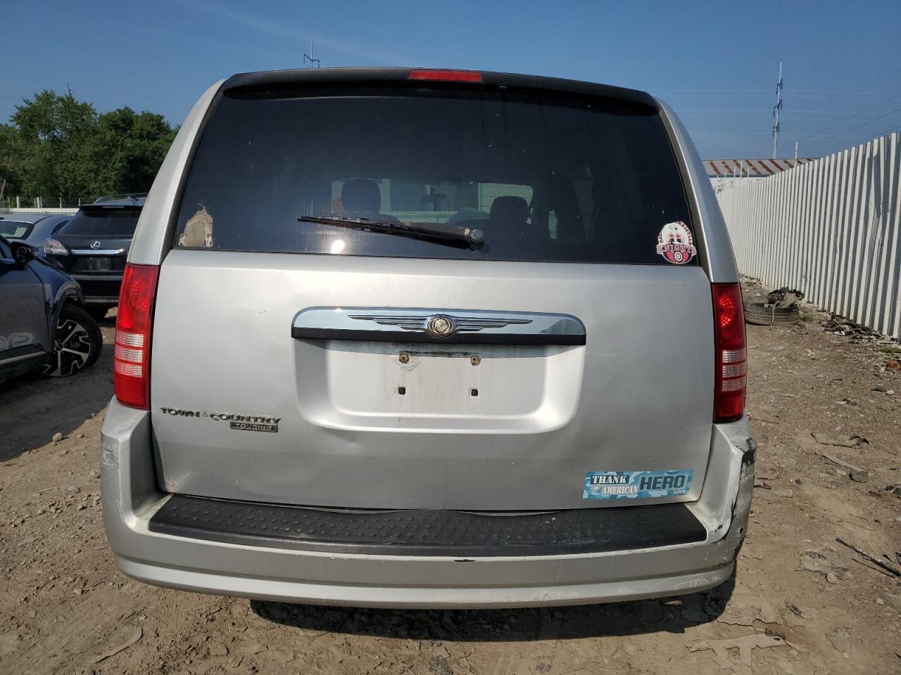 Photo 5 VIN: 2A8HR54P78R729099 - CHRYSLER TOWN & COUNTRY 