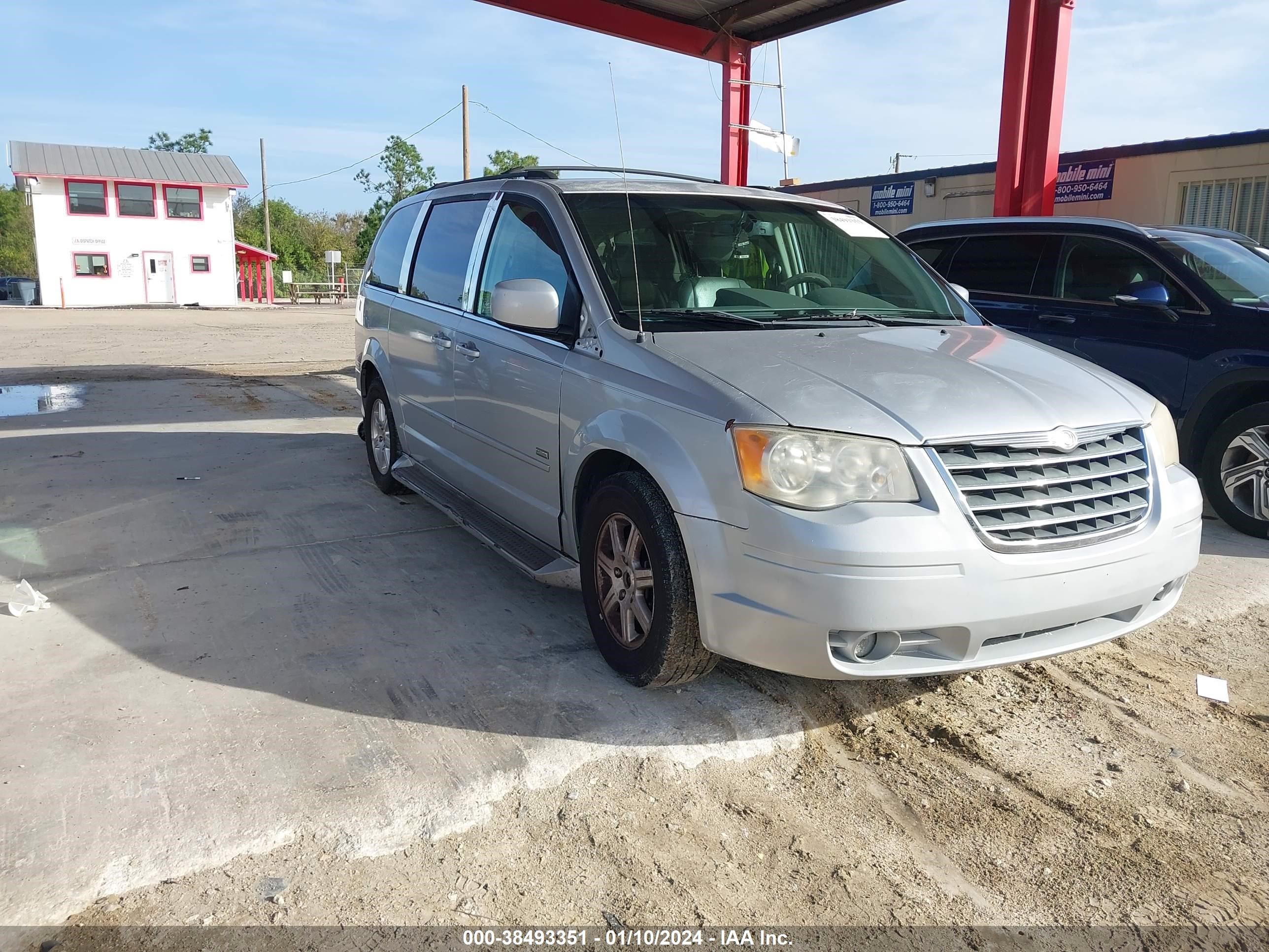 Photo 0 VIN: 2A8HR54P78R774673 - CHRYSLER TOWN & COUNTRY 