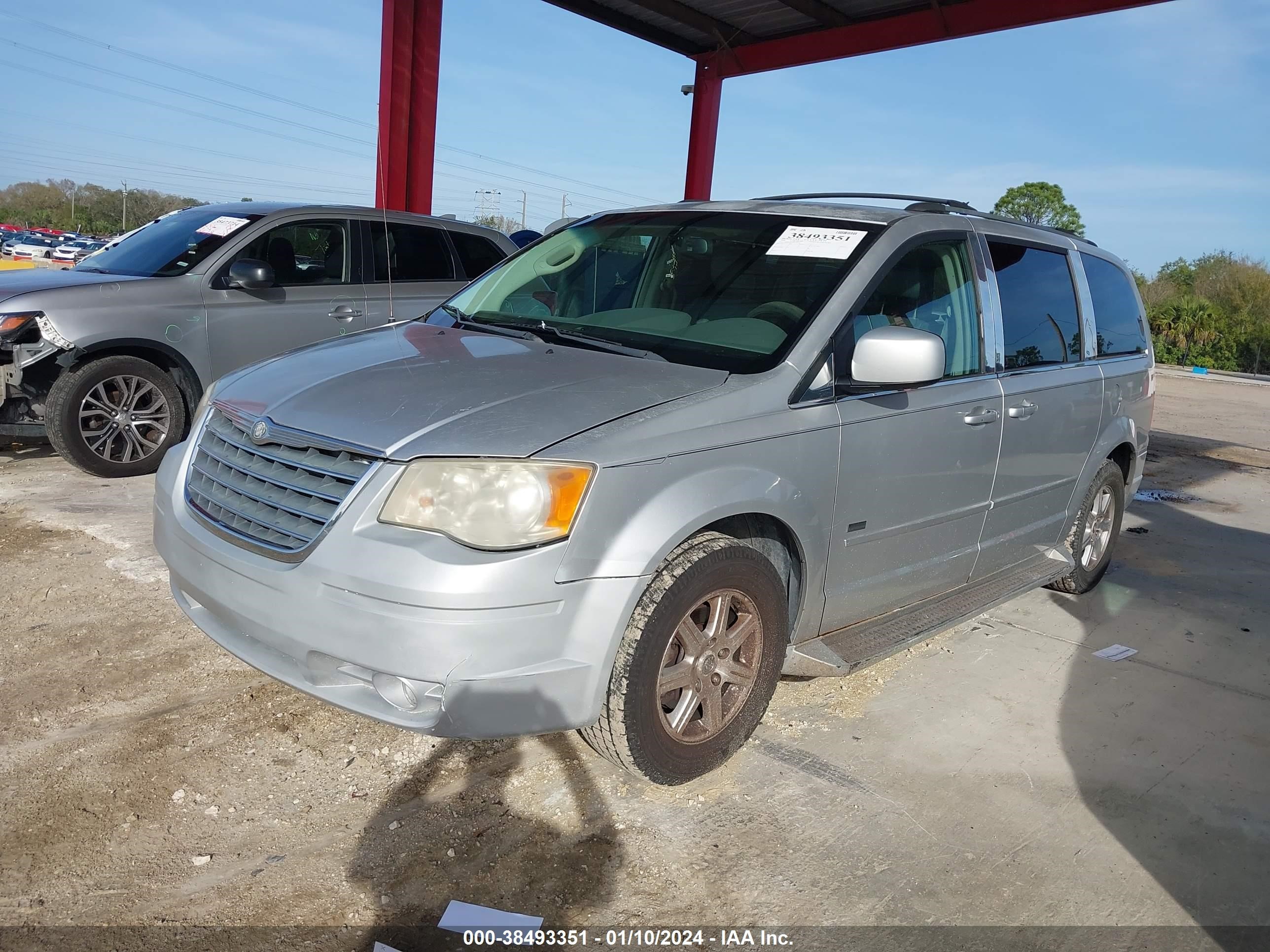 Photo 1 VIN: 2A8HR54P78R774673 - CHRYSLER TOWN & COUNTRY 