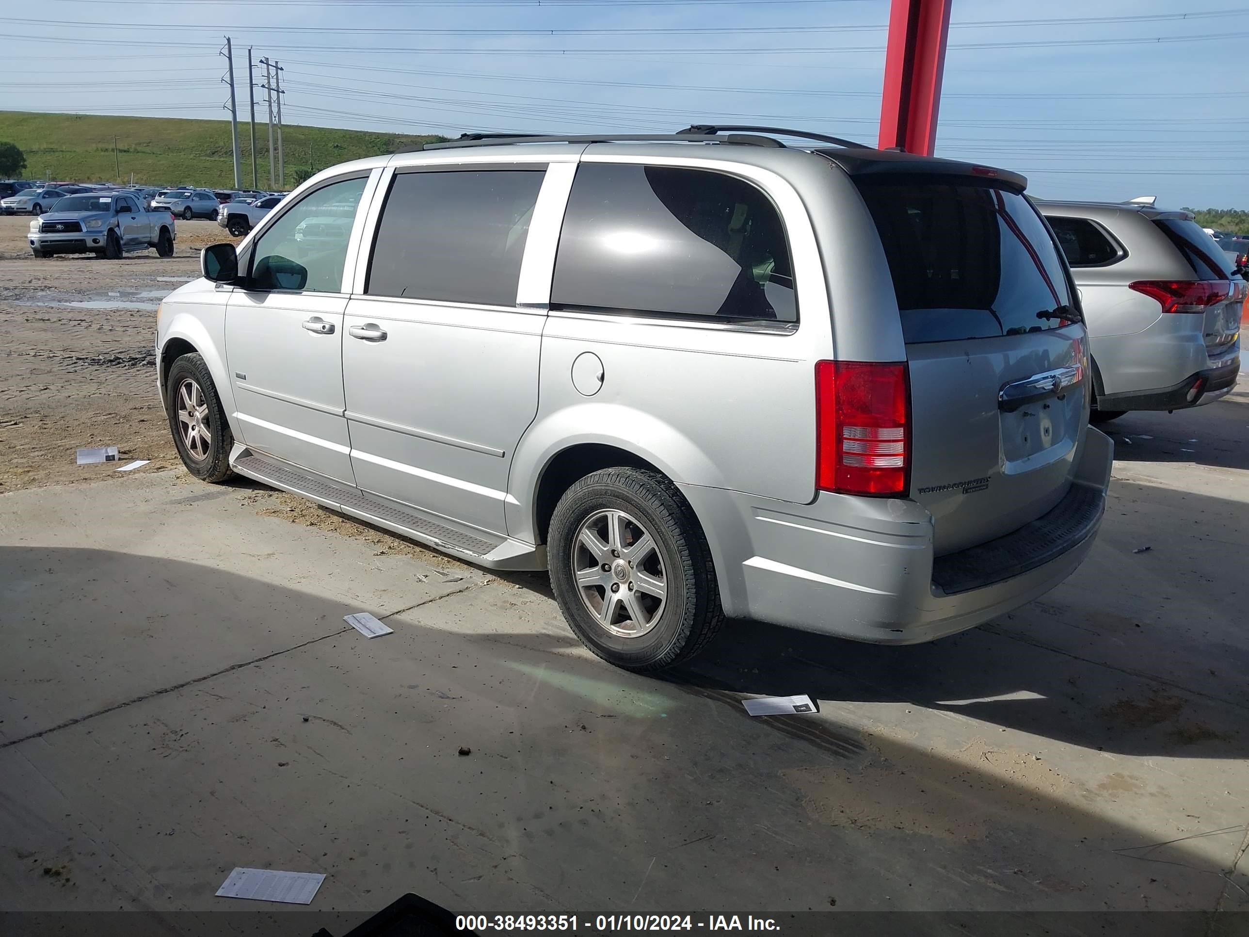 Photo 2 VIN: 2A8HR54P78R774673 - CHRYSLER TOWN & COUNTRY 