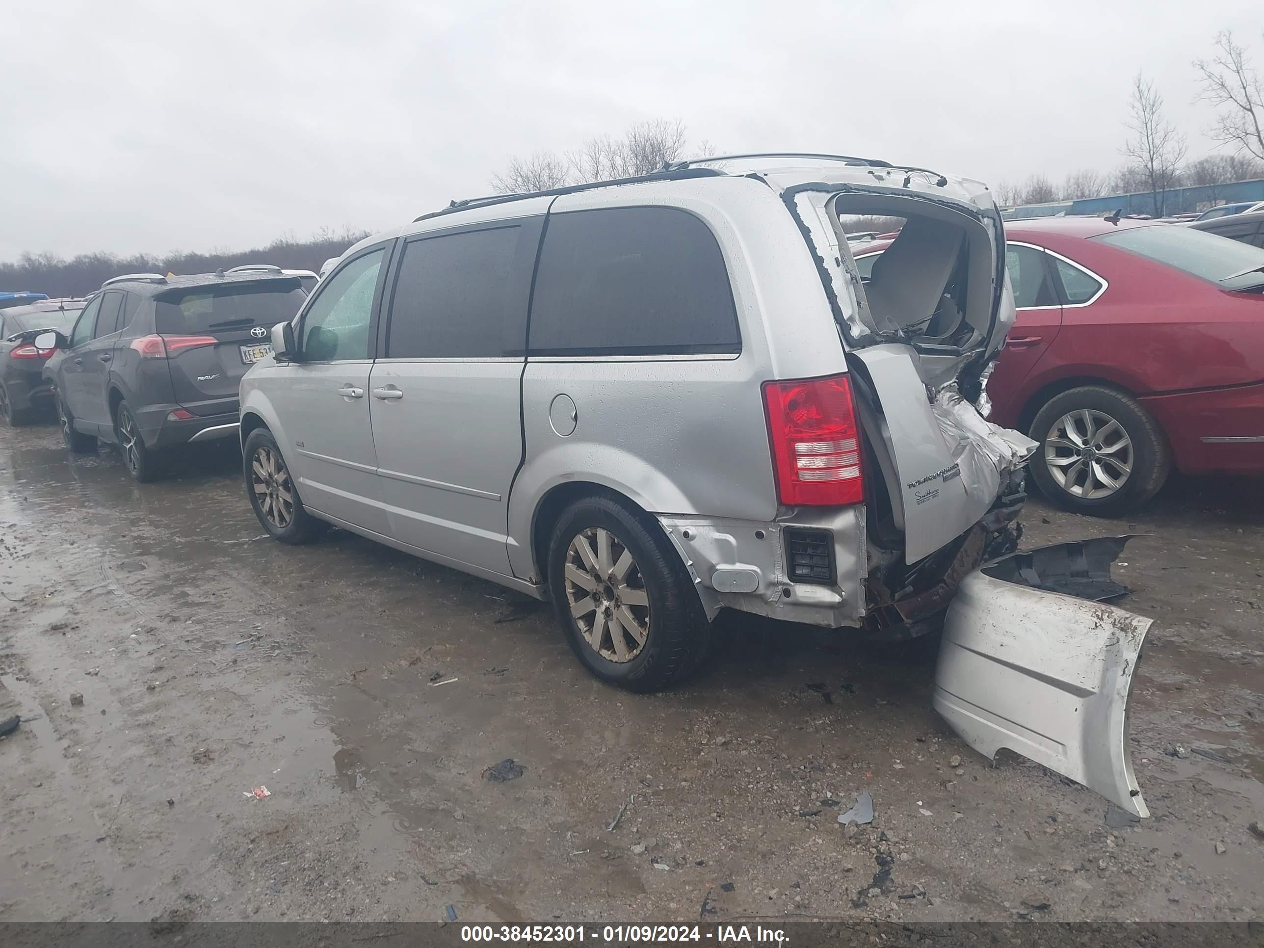 Photo 2 VIN: 2A8HR54P78R828456 - CHRYSLER TOWN & COUNTRY 